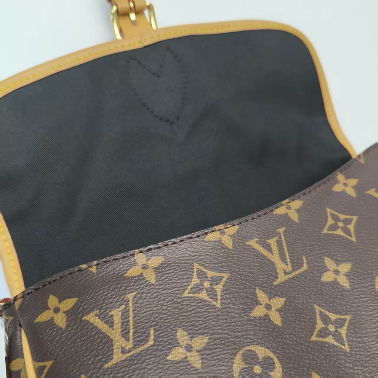 【*Shipped from: China*】LOUIS VUITTON PU Shoulder Bag — view 8