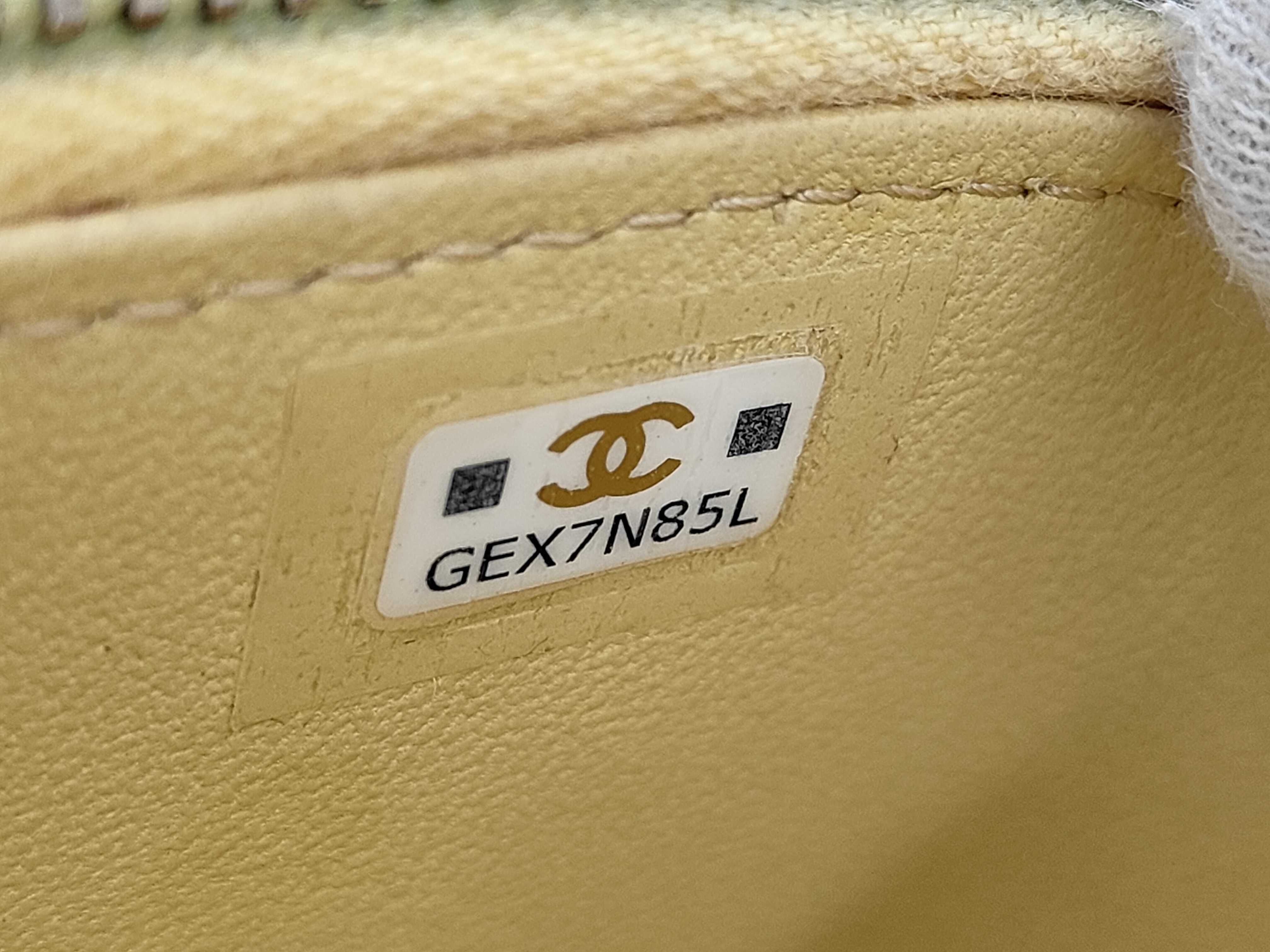 Matelassé Box Chain Shoulder Bag — view 11