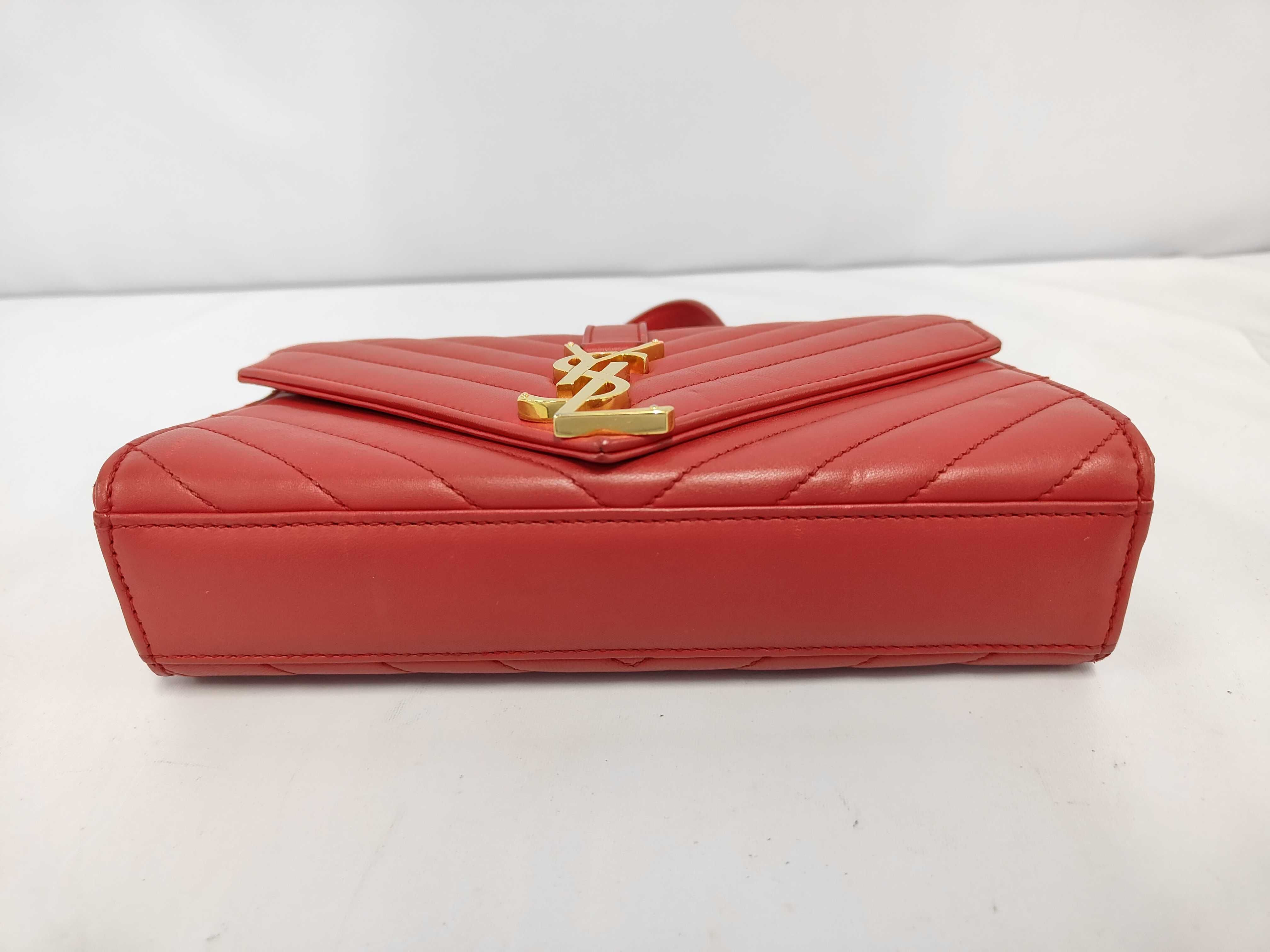 V-stitch 381668 Red Leather Chain Shoulder Bag — view 3