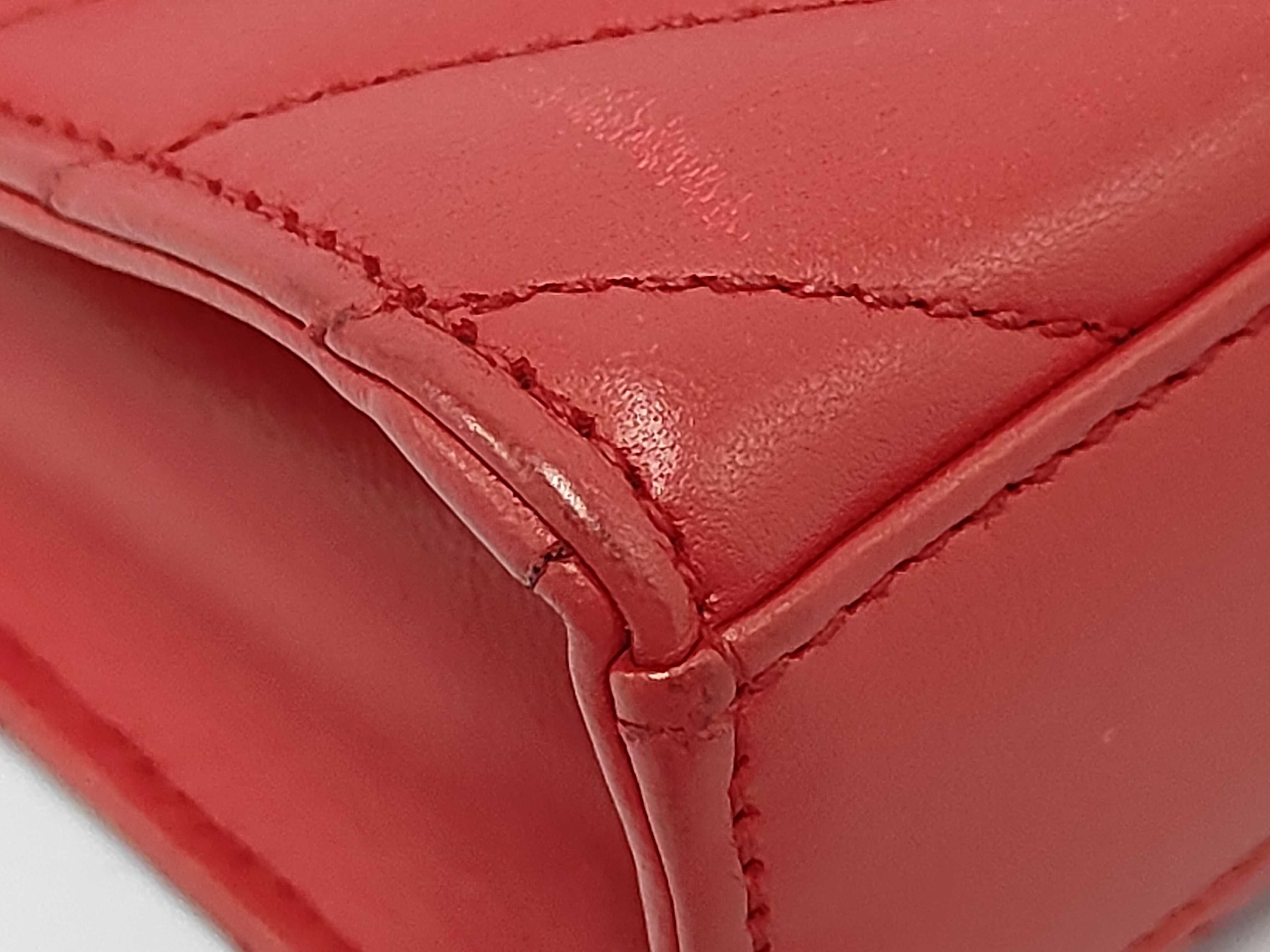 V-stitch 381668 Red Leather Chain Shoulder Bag — view 4
