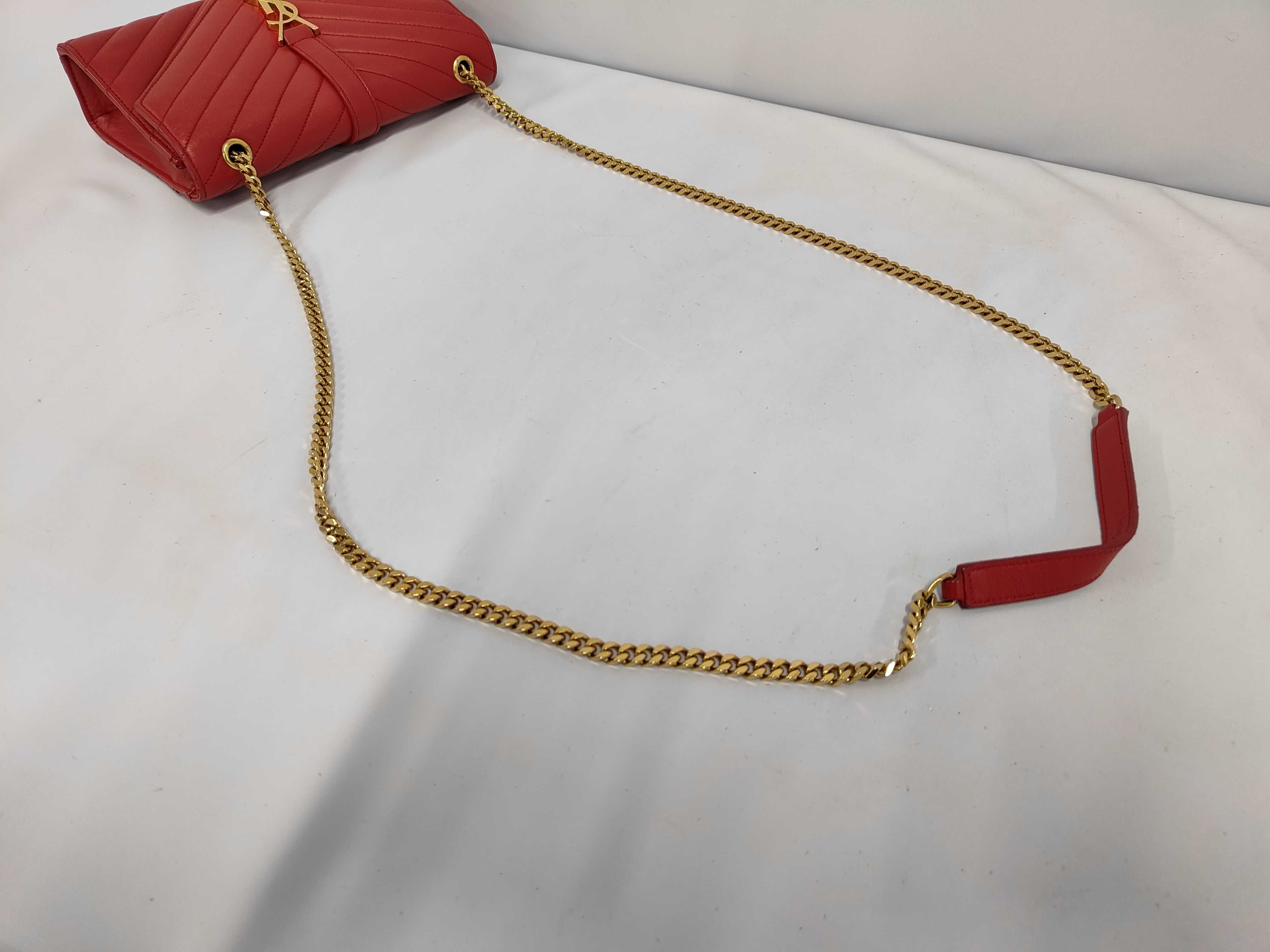 V-stitch 381668 Red Leather Chain Shoulder Bag — view 5
