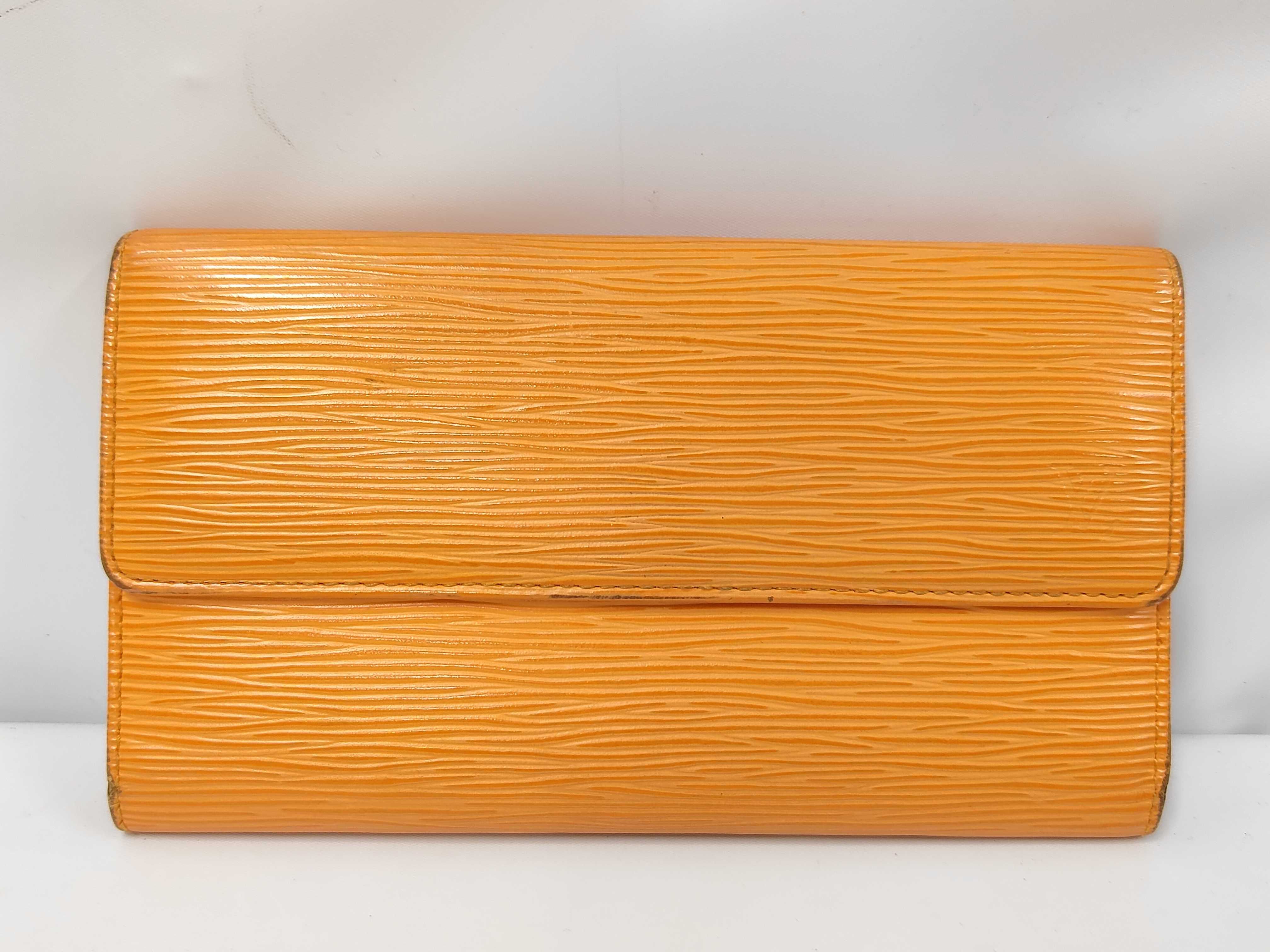 LV Epi Portefeuille Tresor International M6338H CA0045 Wallet