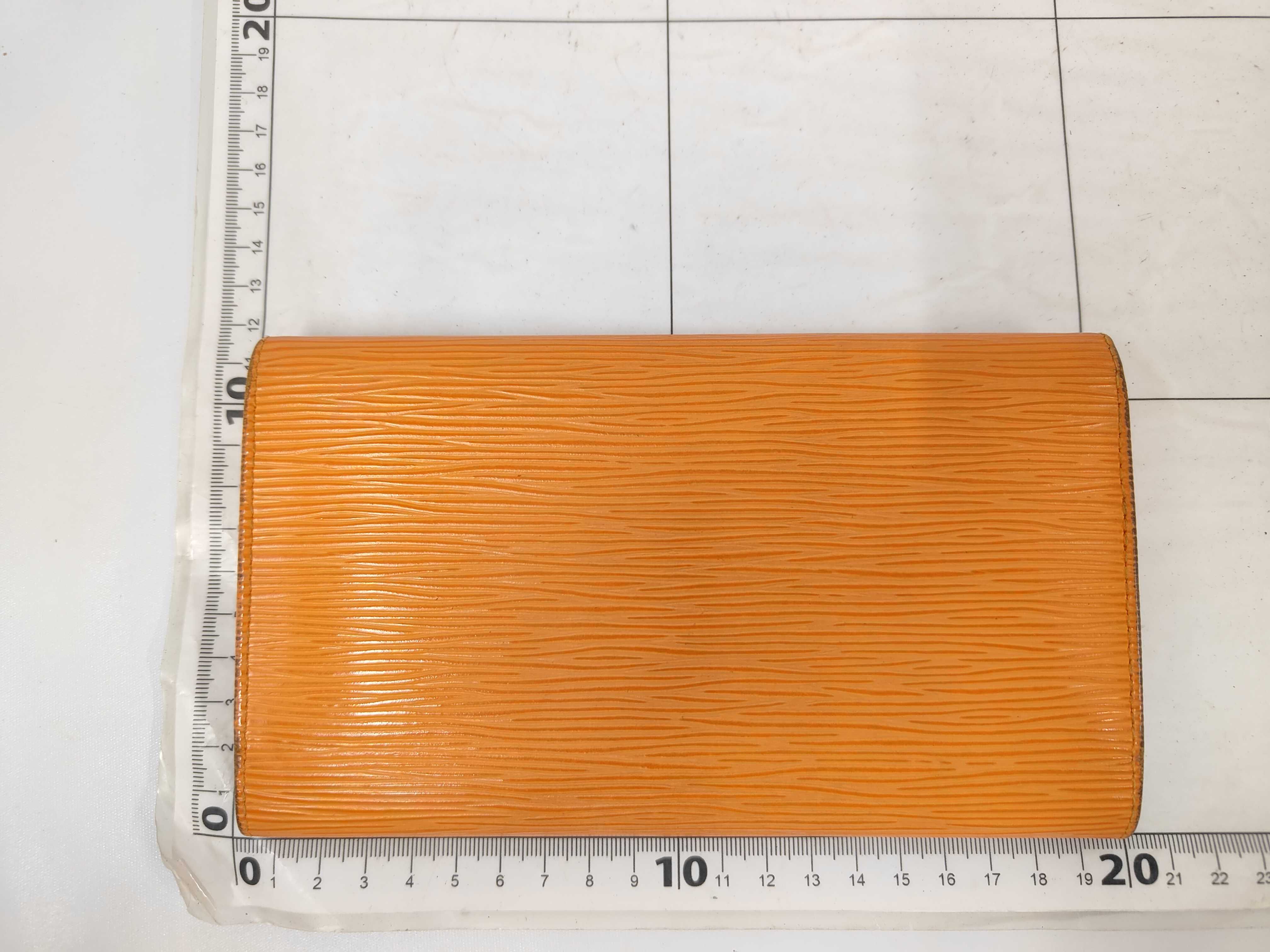 LV Epi Portefeuille Tresor International M6338H CA0045 Wallet — view 2