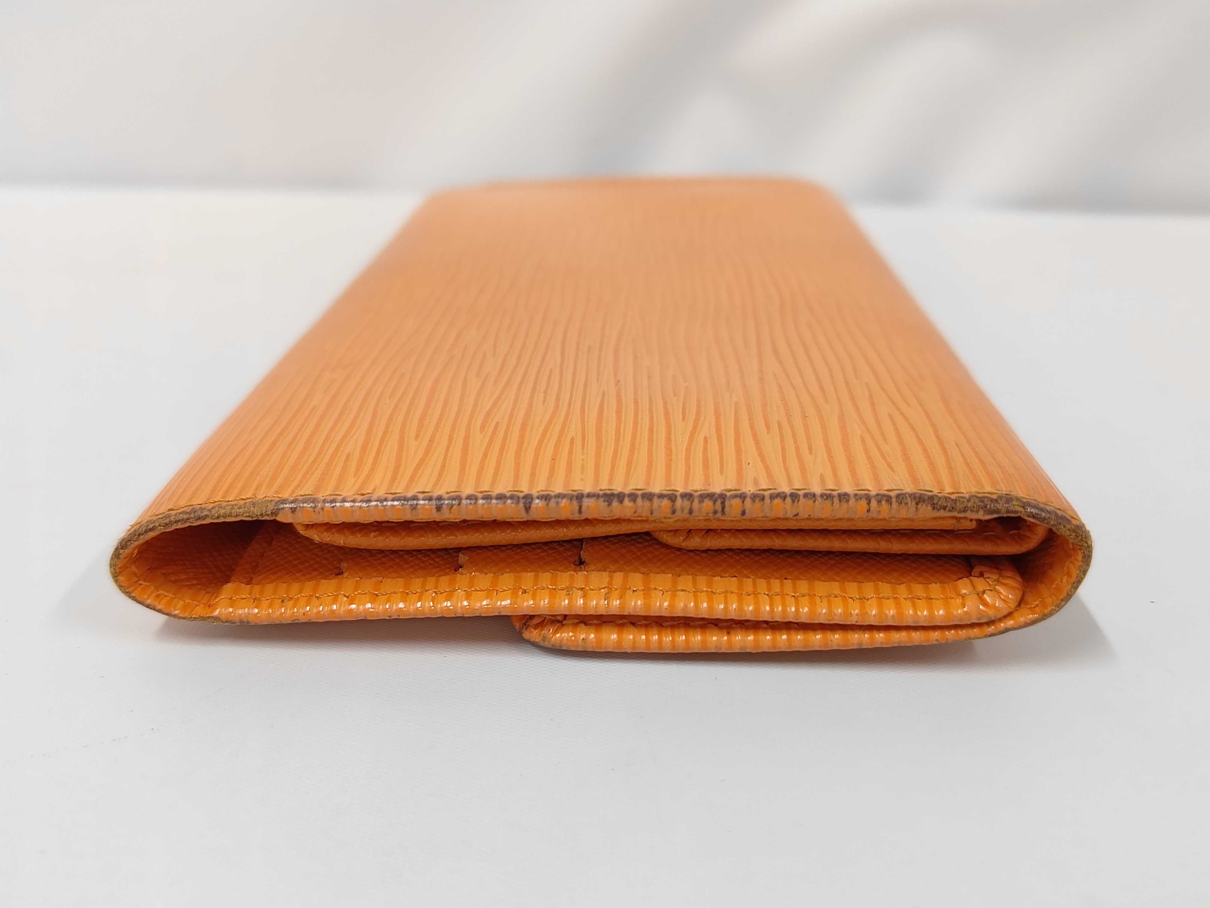 LV Epi Portefeuille Tresor International M6338H CA0045 Wallet — view 5