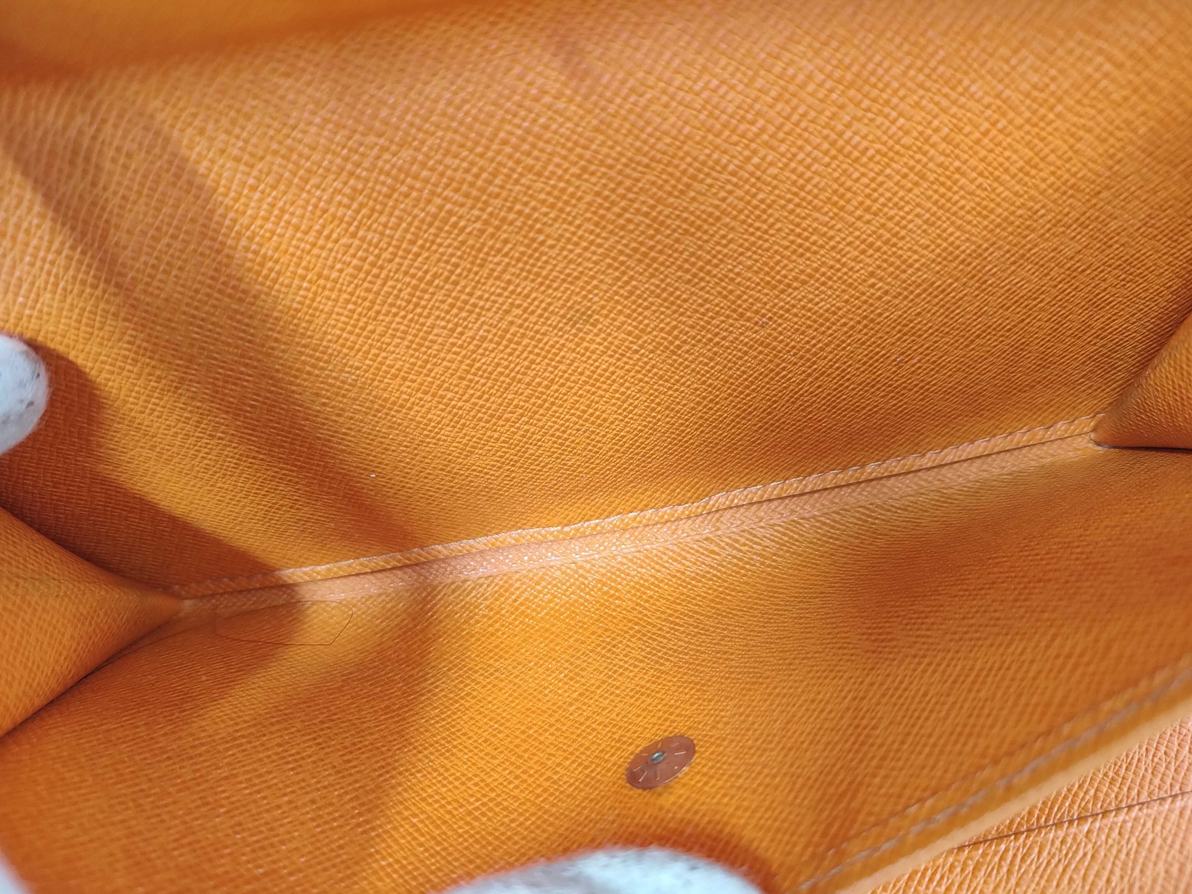 LV Epi Portefeuille Tresor International M6338H CA0045 Wallet — view 9