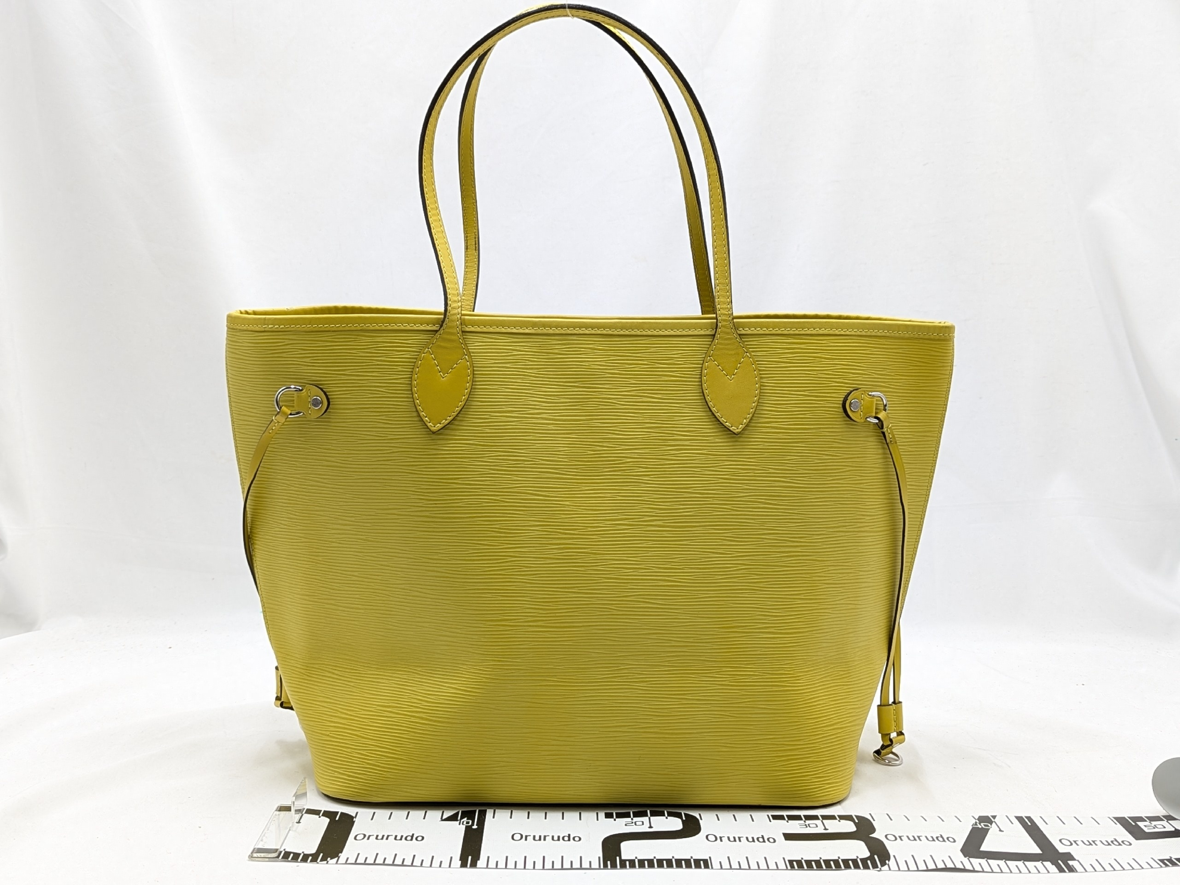 M40954 Epi Neverfull MM Pistachio Handbag — view 2