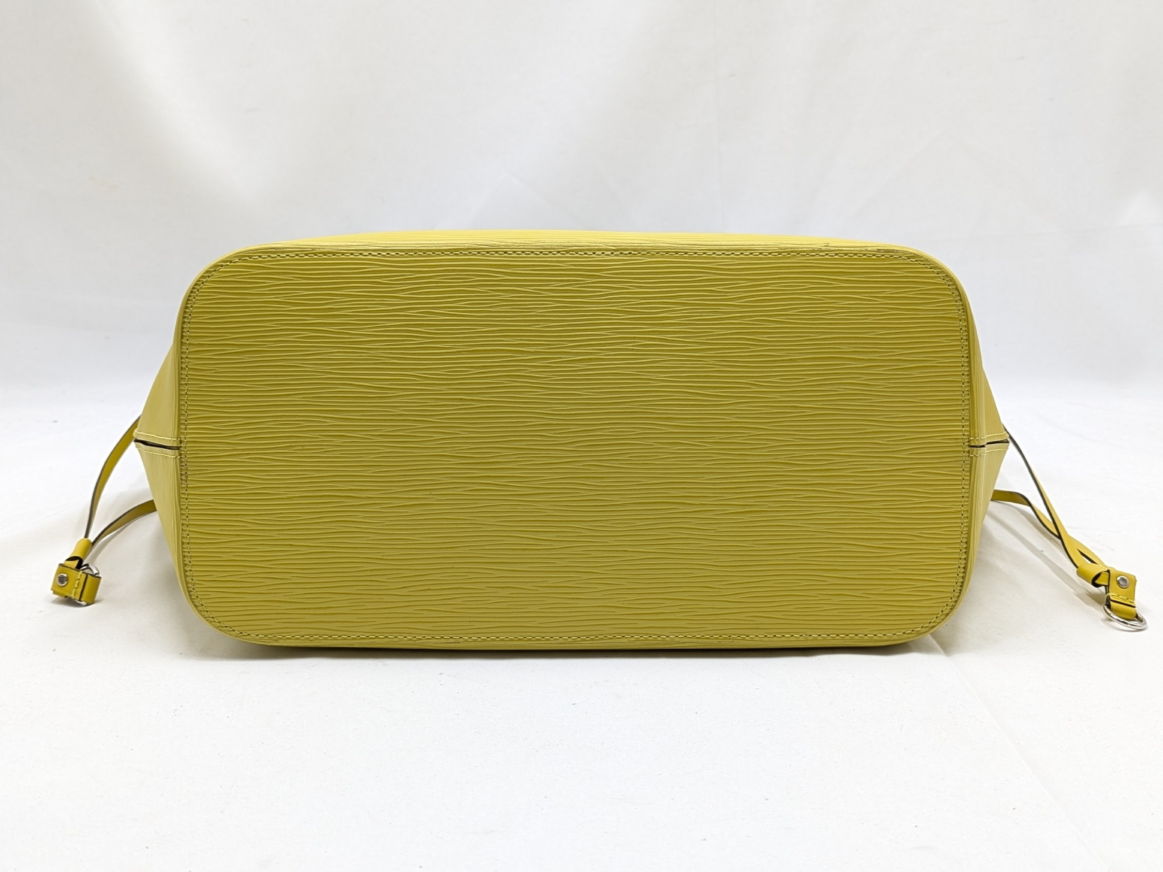 M40954 Epi Neverfull MM Pistachio Handbag — view 5