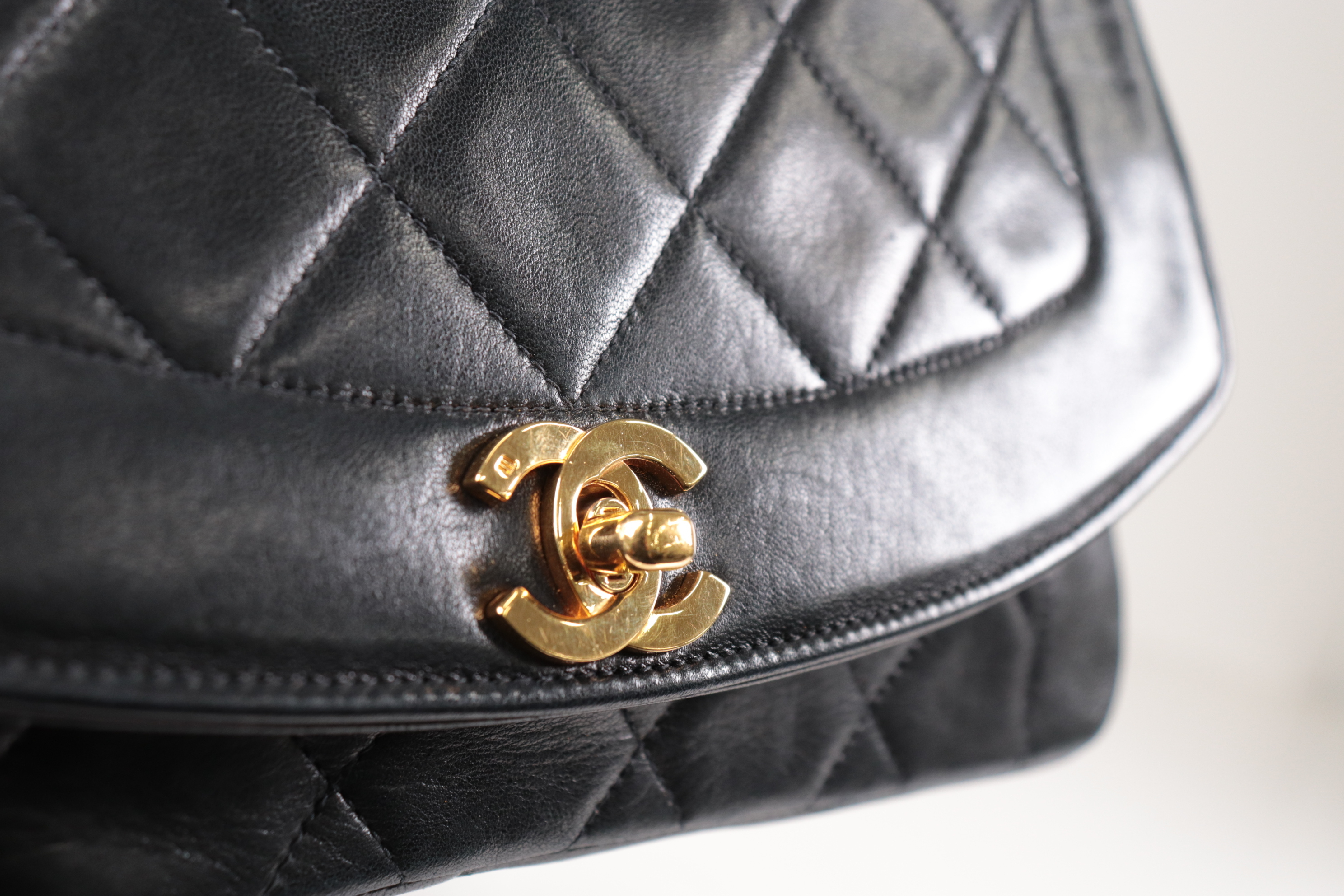 Diana 25 Lambskin Chain Shoulder Bag (Serial No. 2) — view 7