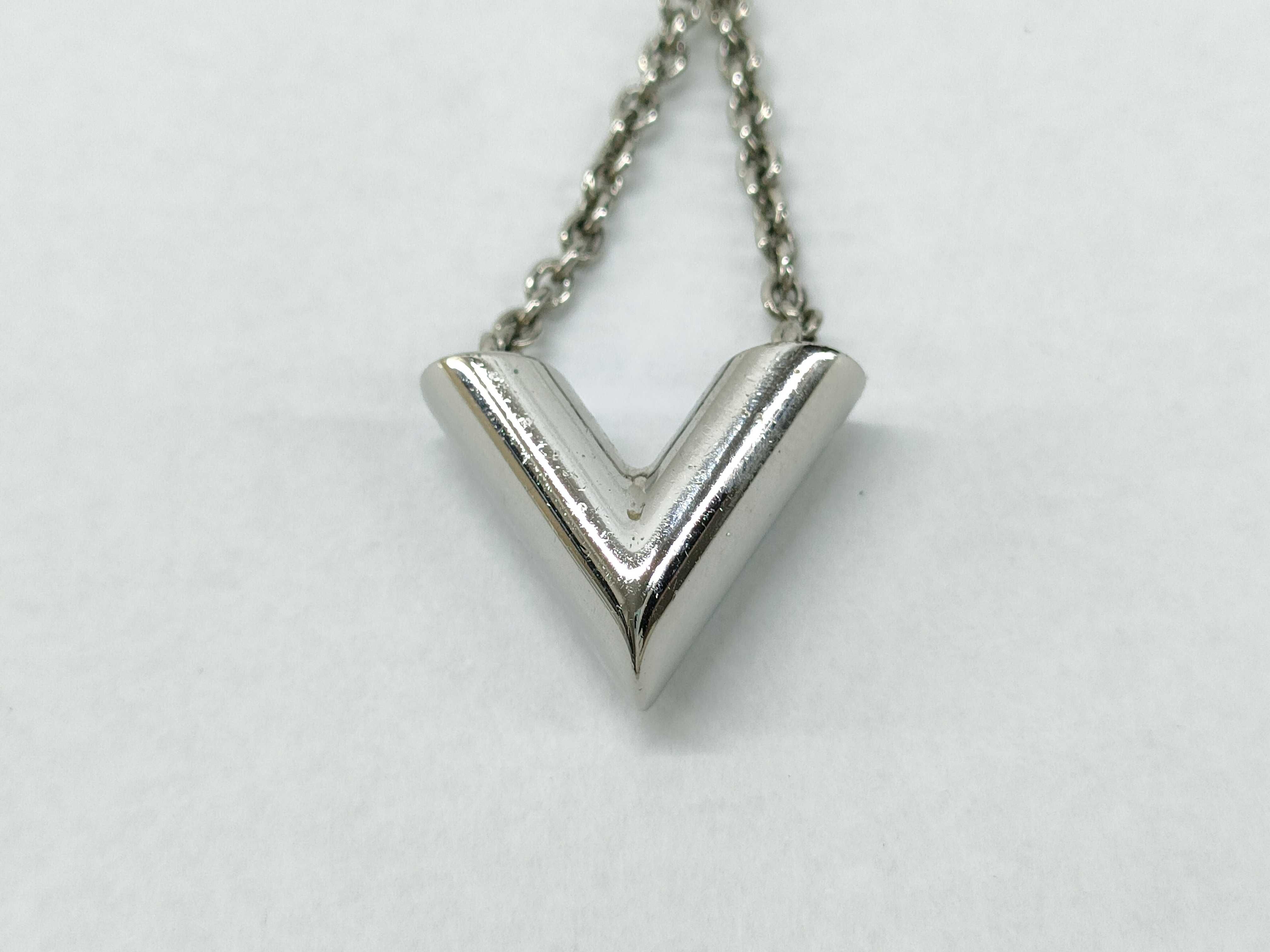M63197 Louis Vuitton Essential Necklace — view 2