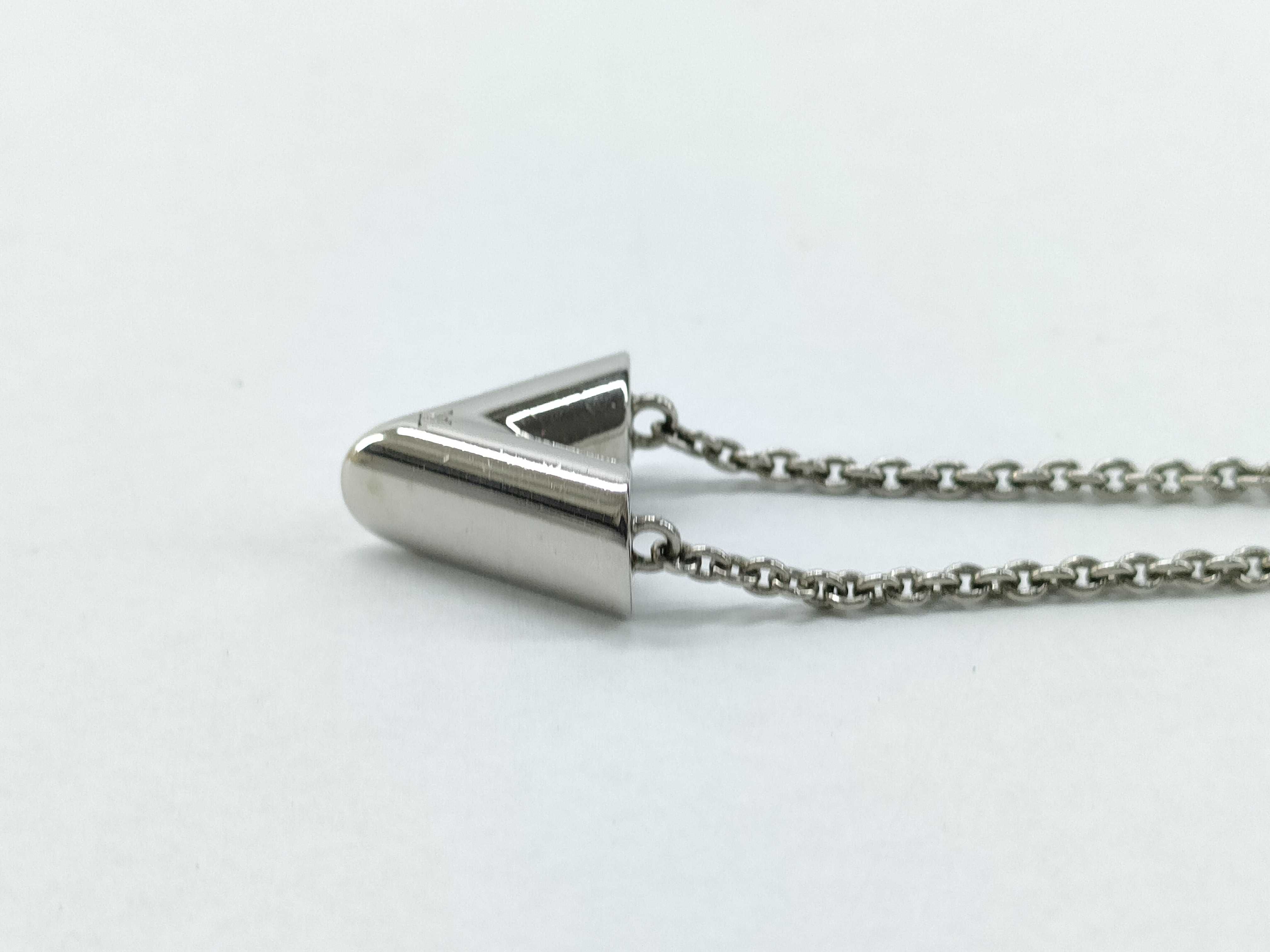M63197 Louis Vuitton Essential Necklace — view 3