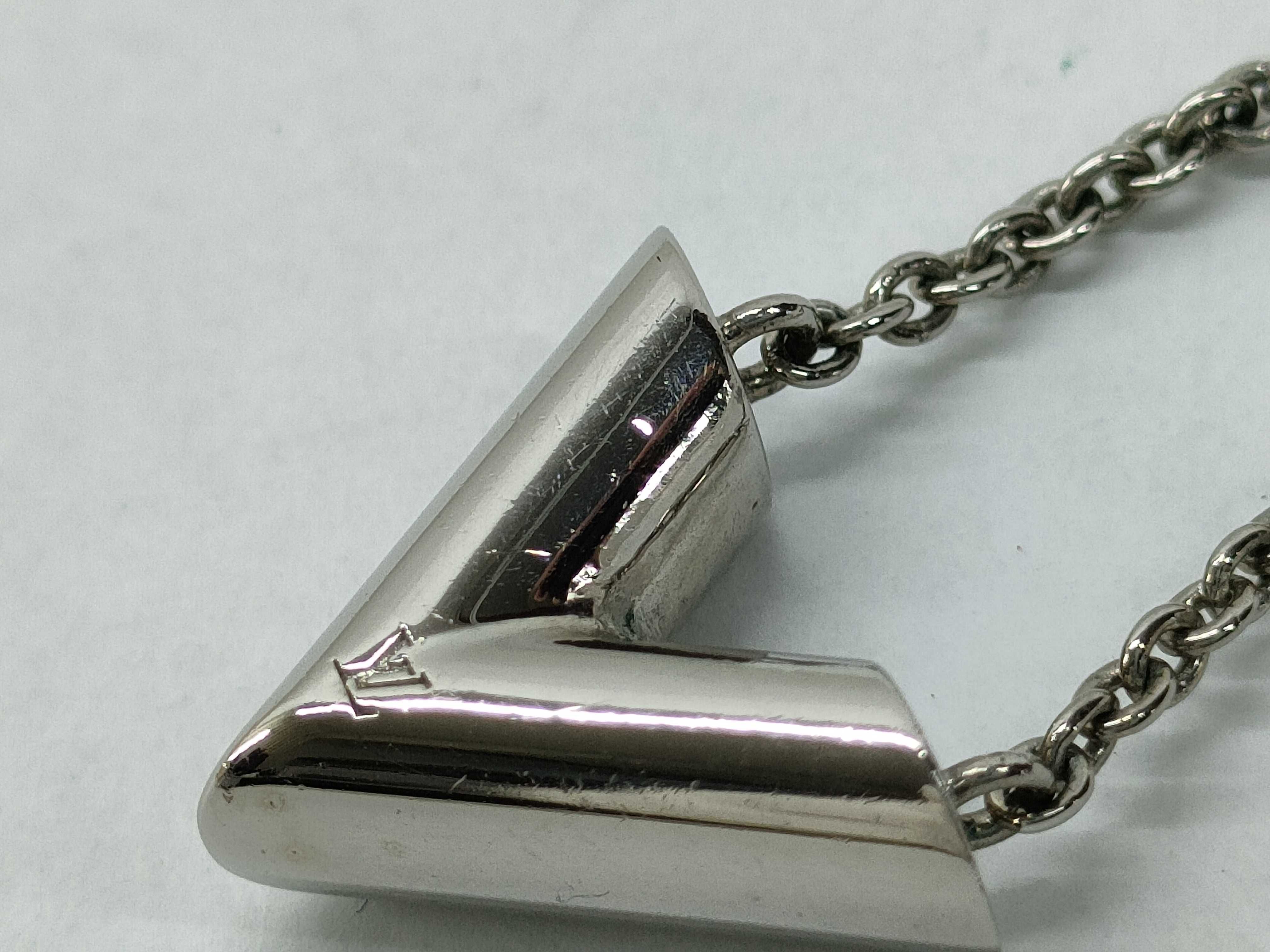 M63197 Louis Vuitton Essential Necklace — view 8