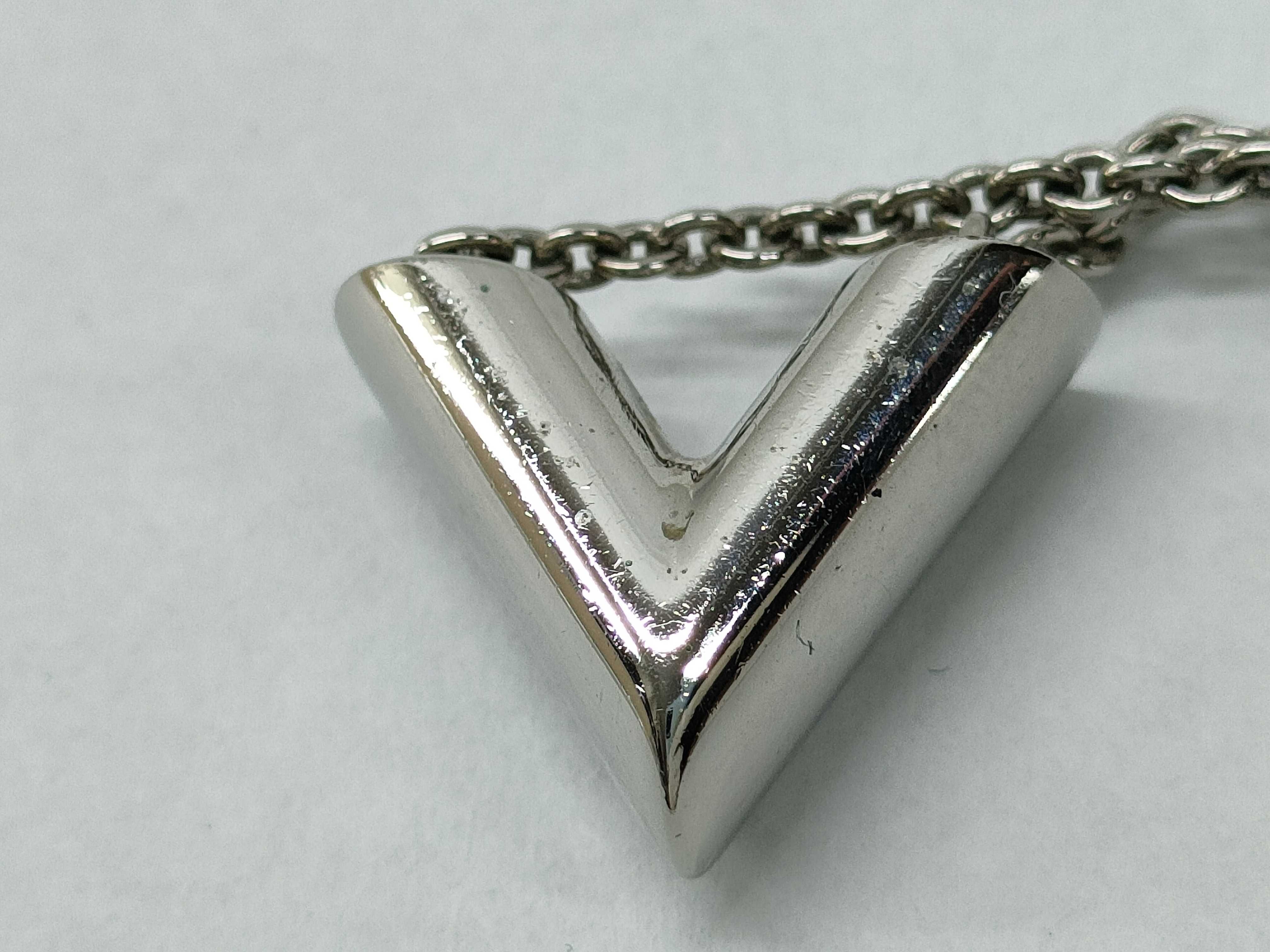 M63197 Louis Vuitton Essential Necklace — view 9