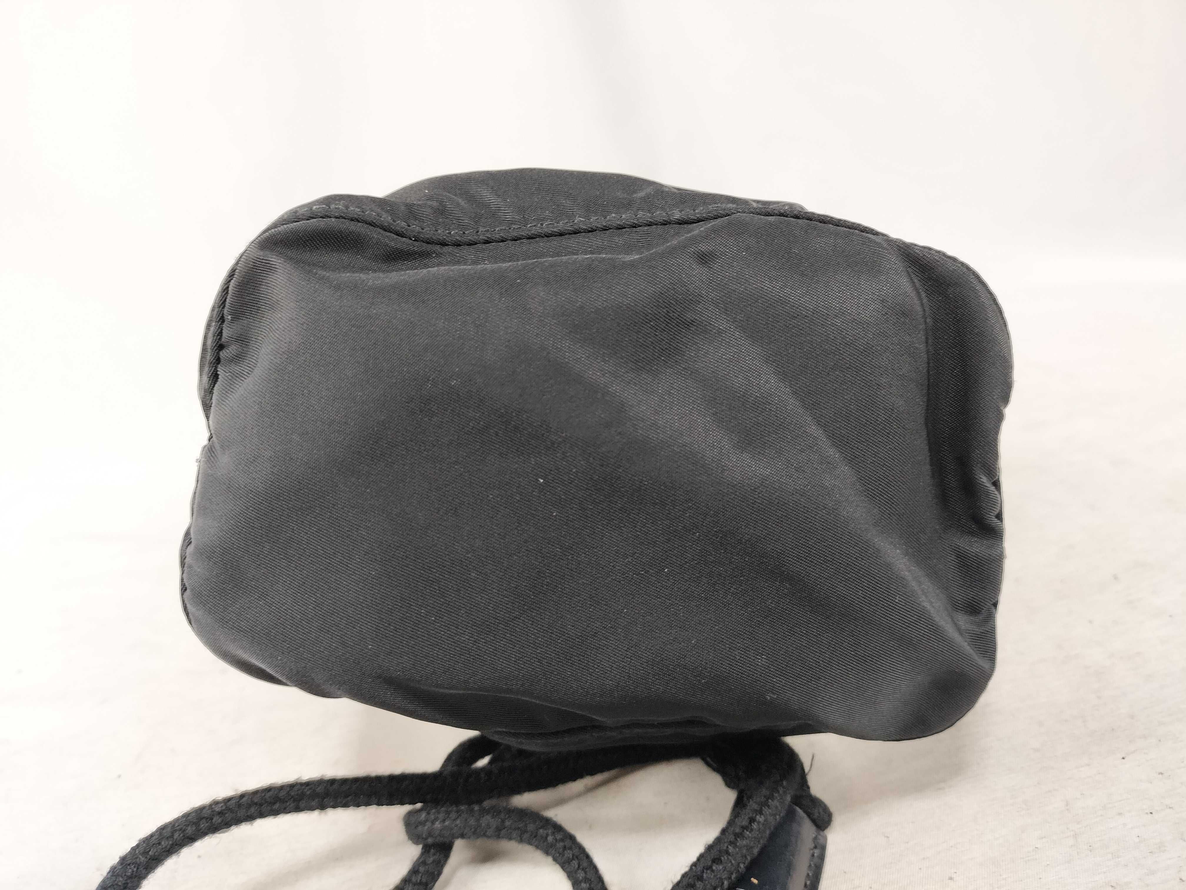 nylon drawstring bag with triangular logo. — view 7
