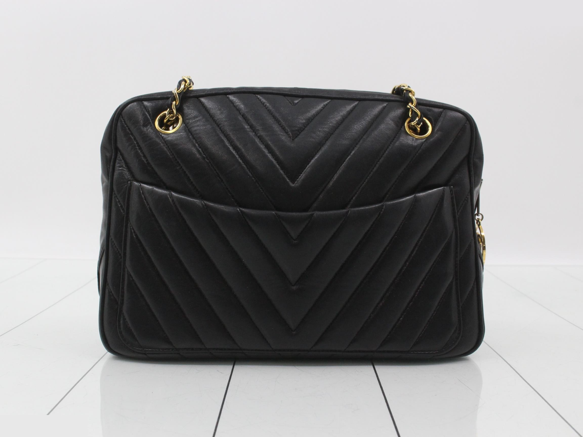 V-stitch chain shoulder bag, black, serial number 1. — view 2