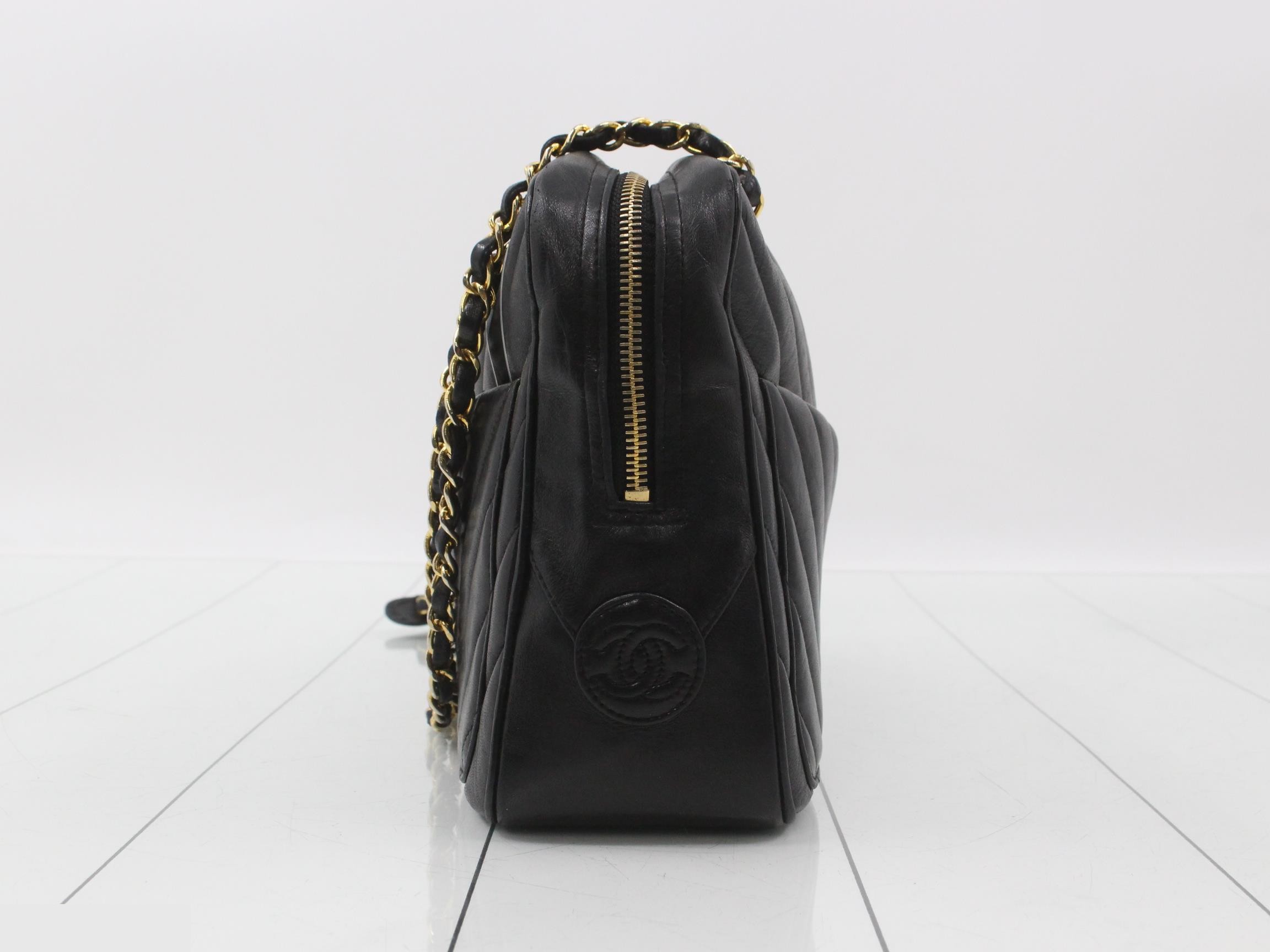 V-stitch chain shoulder bag, black, serial number 1. — view 3