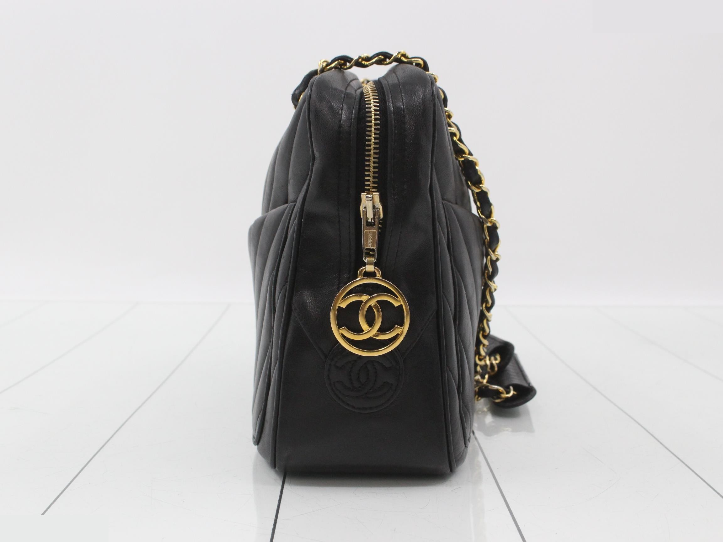 V-stitch chain shoulder bag, black, serial number 1. — view 4