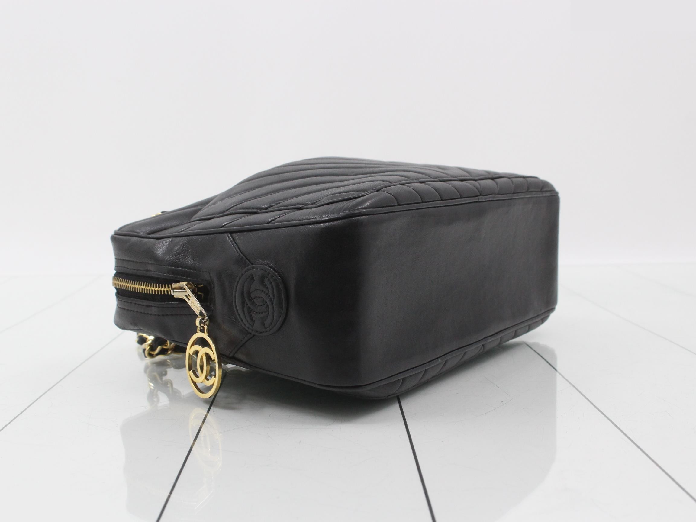 V-stitch chain shoulder bag, black, serial number 1. — view 5
