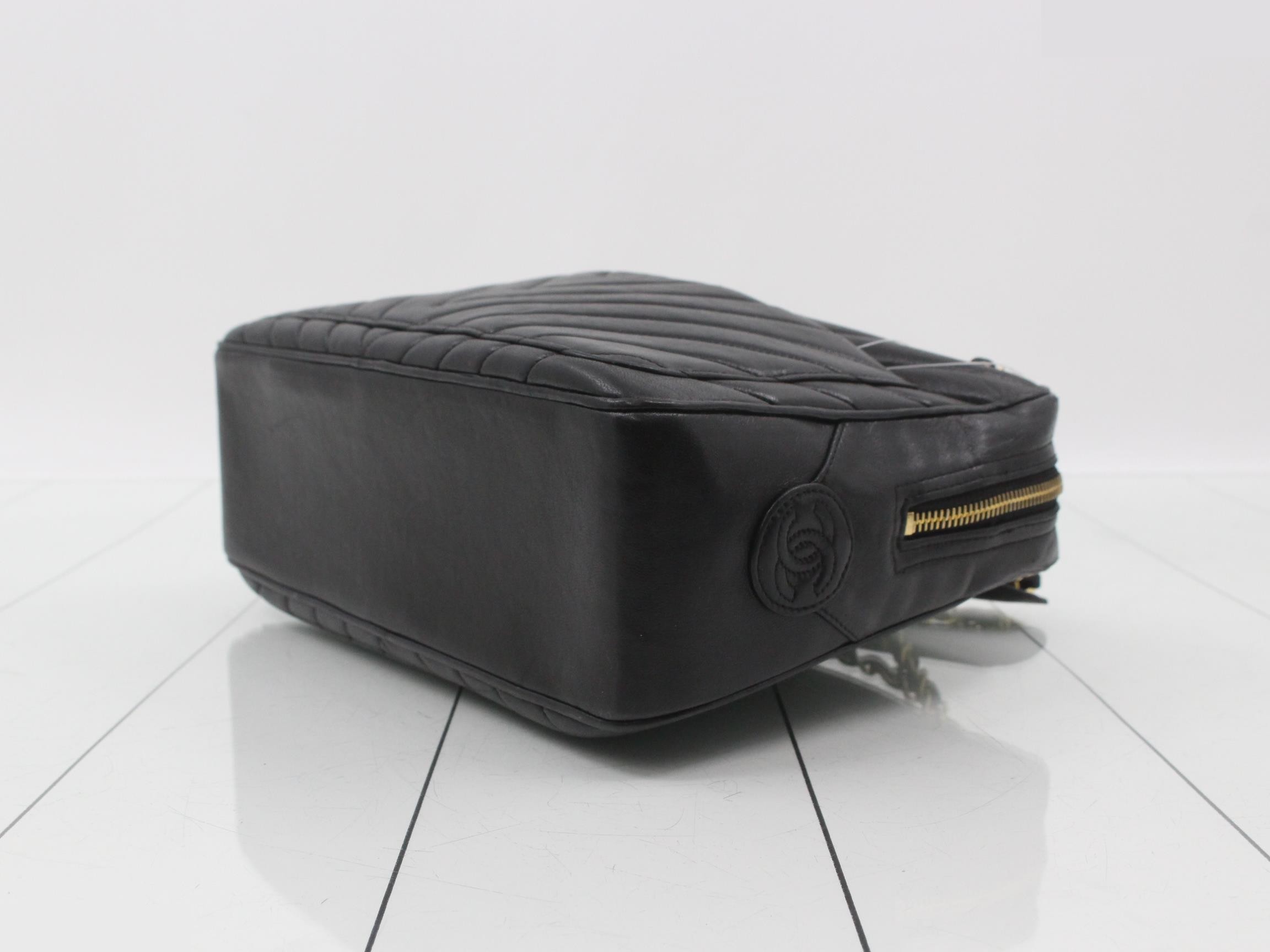 V-stitch chain shoulder bag, black, serial number 1. — view 6