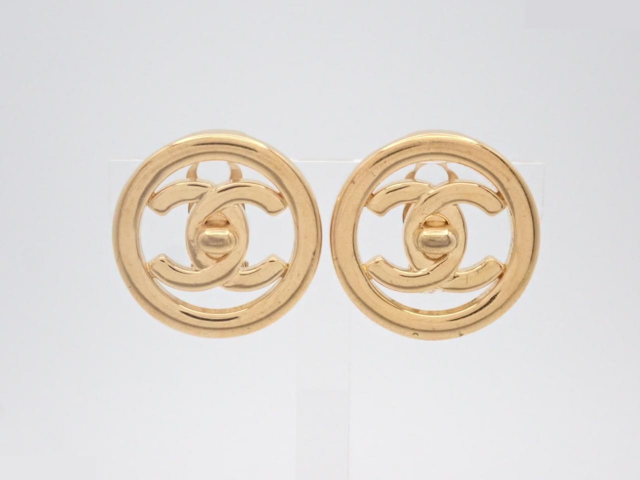 Coco Turnlock Gold Earrings