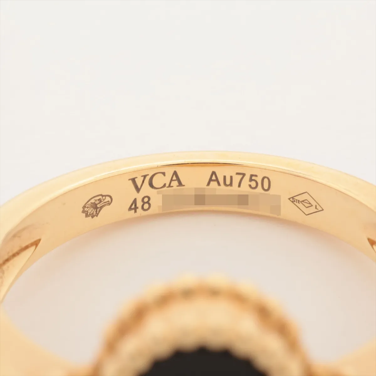 Vintage Alhambra Onyx Diamond Ring, 750 (Yellow Gold), 6.8g, Size 48. Some wear on the metal and — view 3