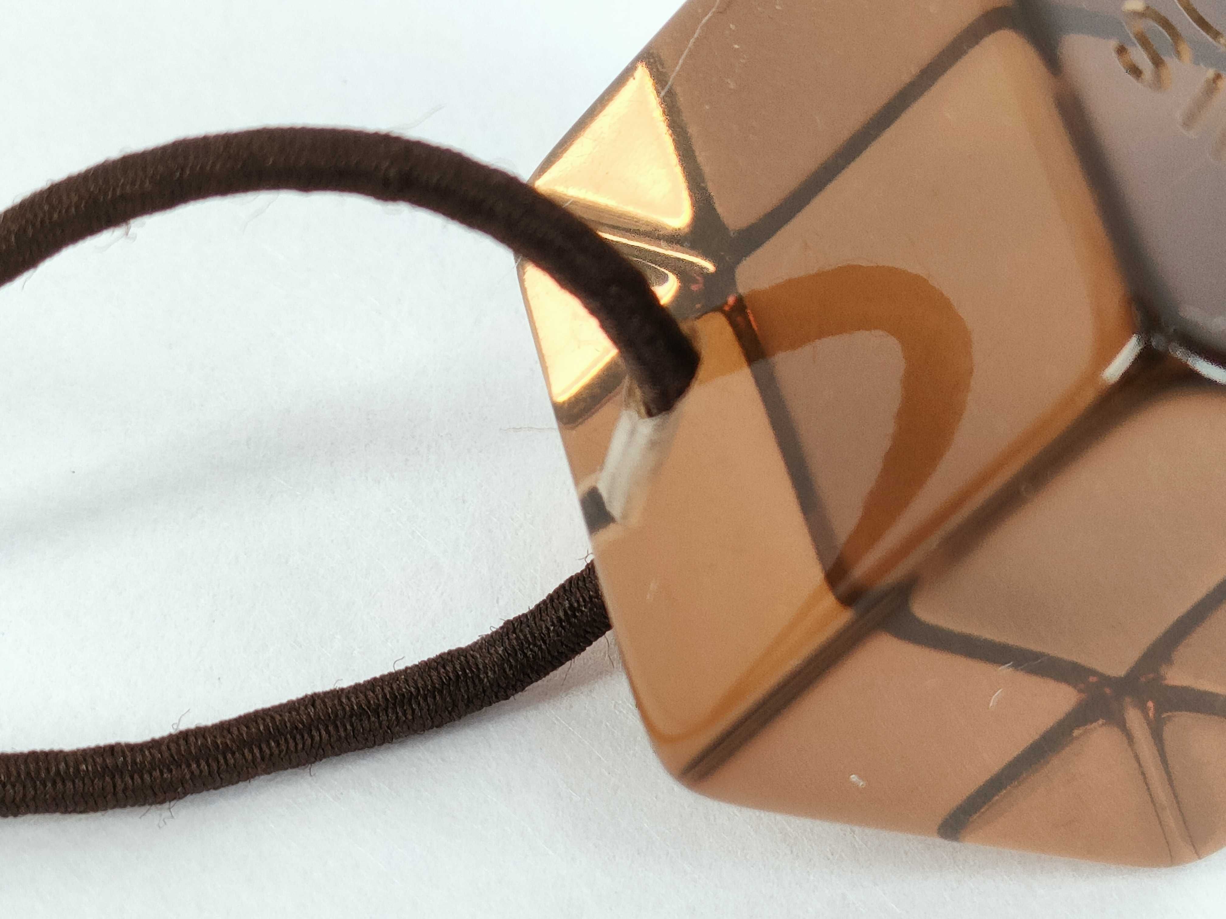 R23537 / Serial number unknown / Hair cube hair accessory — view 4