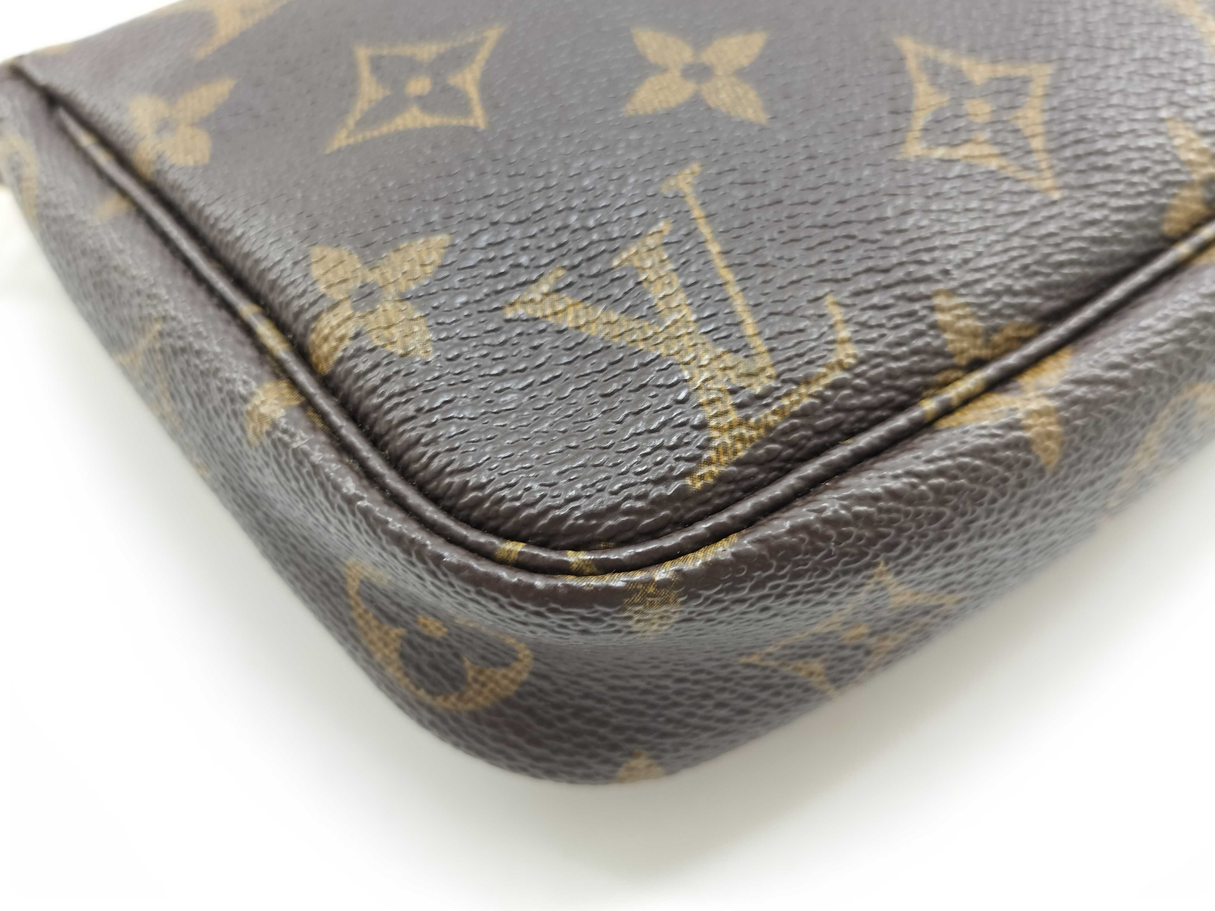 Monogram LV Pochette Accessoires M51980 Pouch — view 4