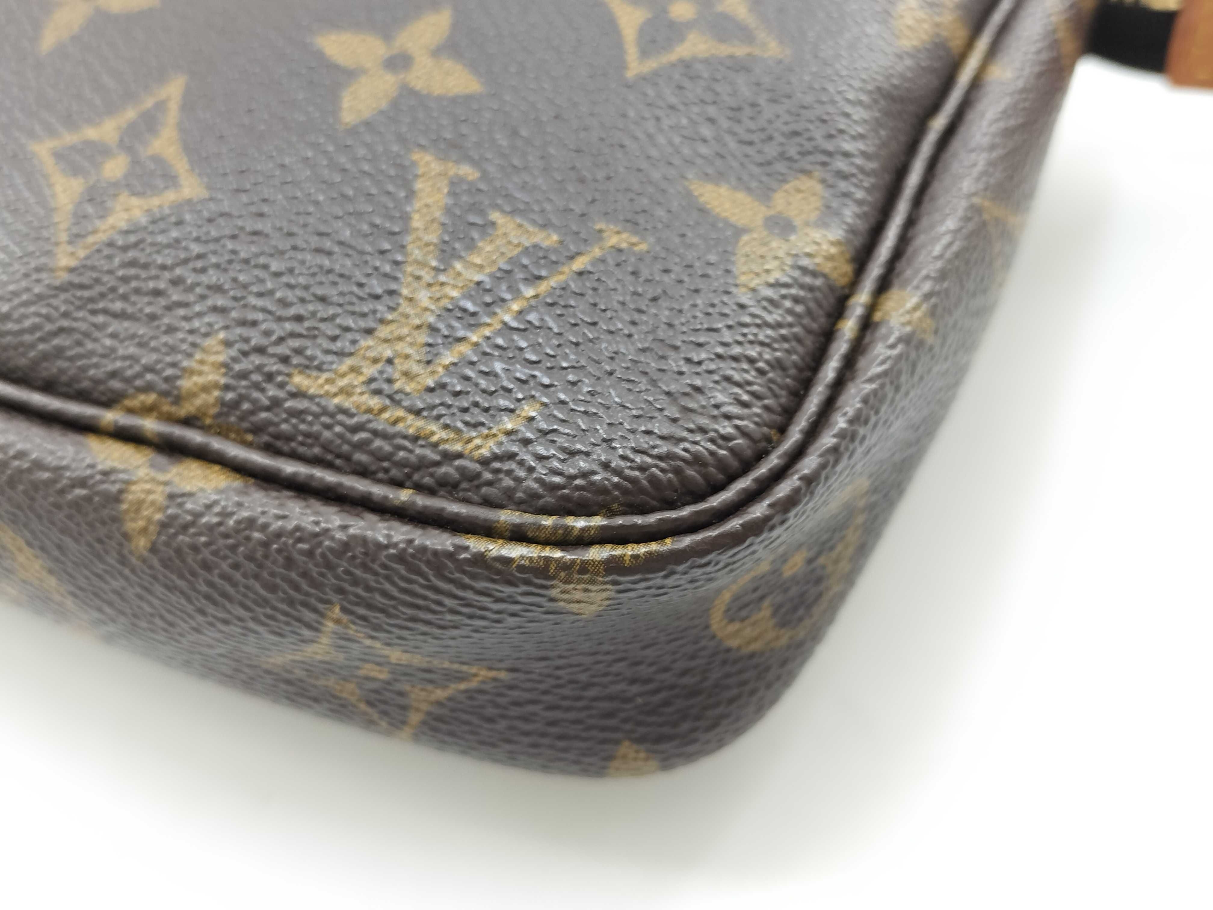 Monogram LV Pochette Accessoires M51980 Pouch — view 5
