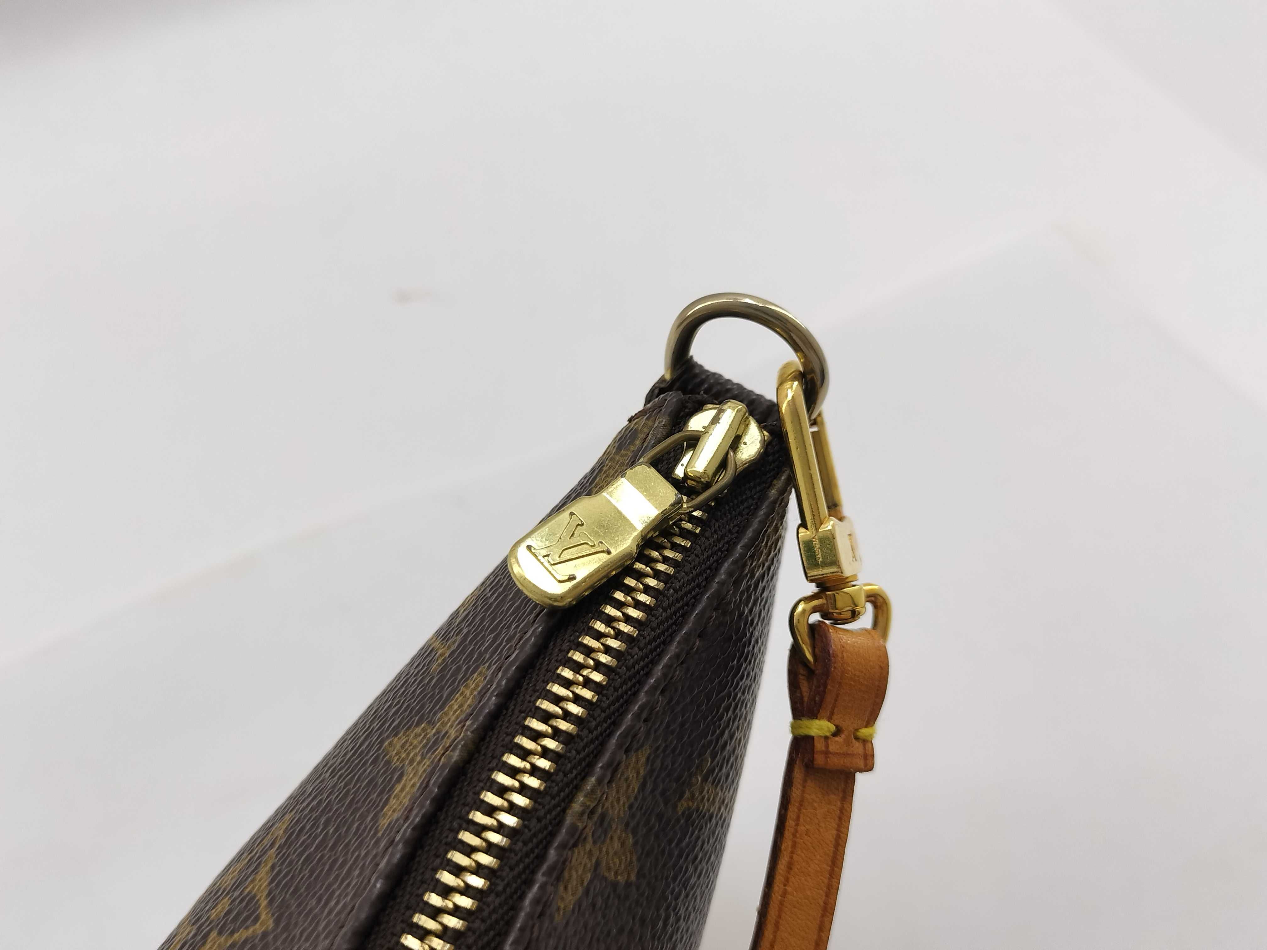 Monogram LV Pochette Accessoires M51980 Pouch — view 10