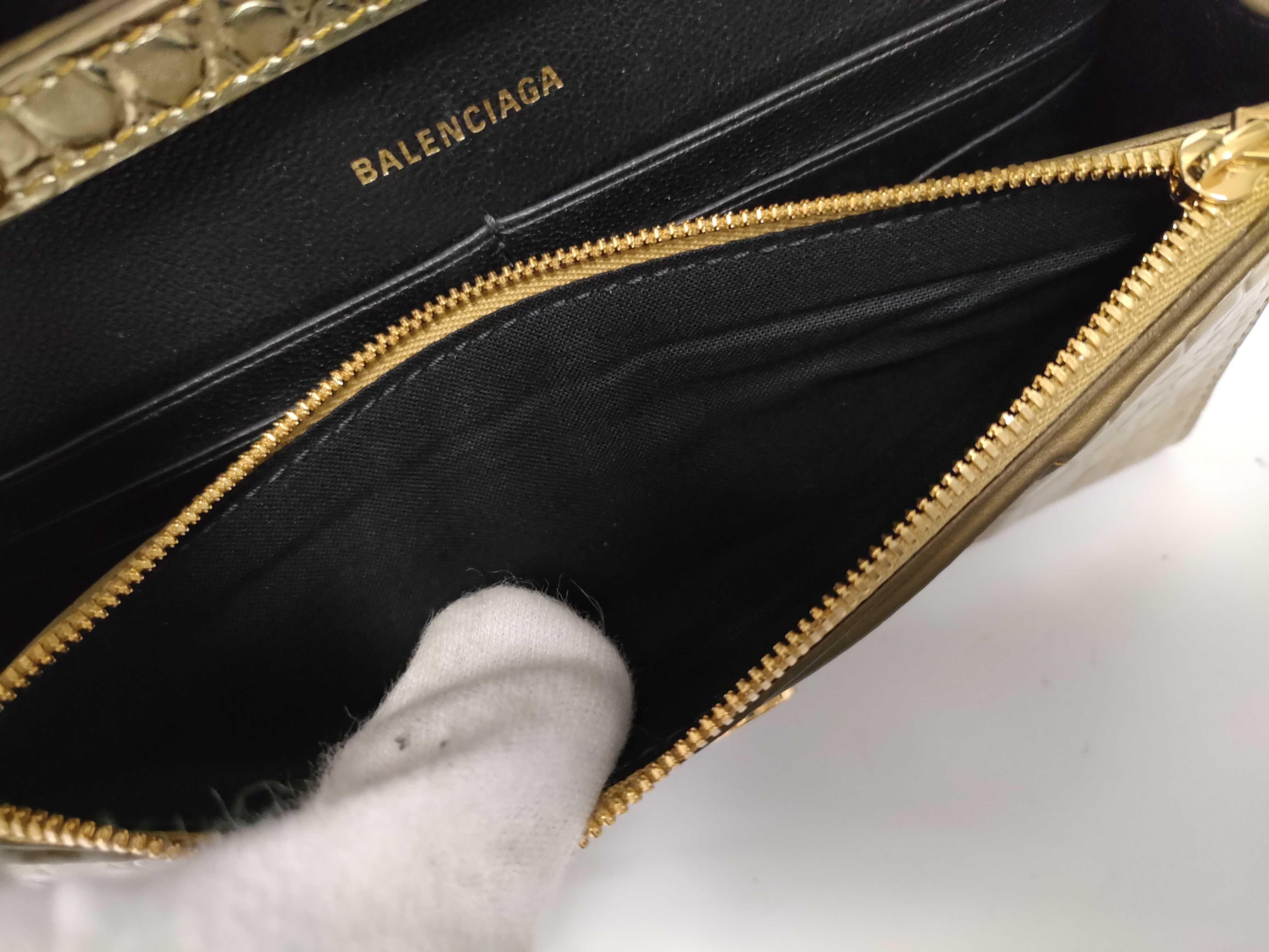 Hourglass Chain Shoulder Bag — view 14