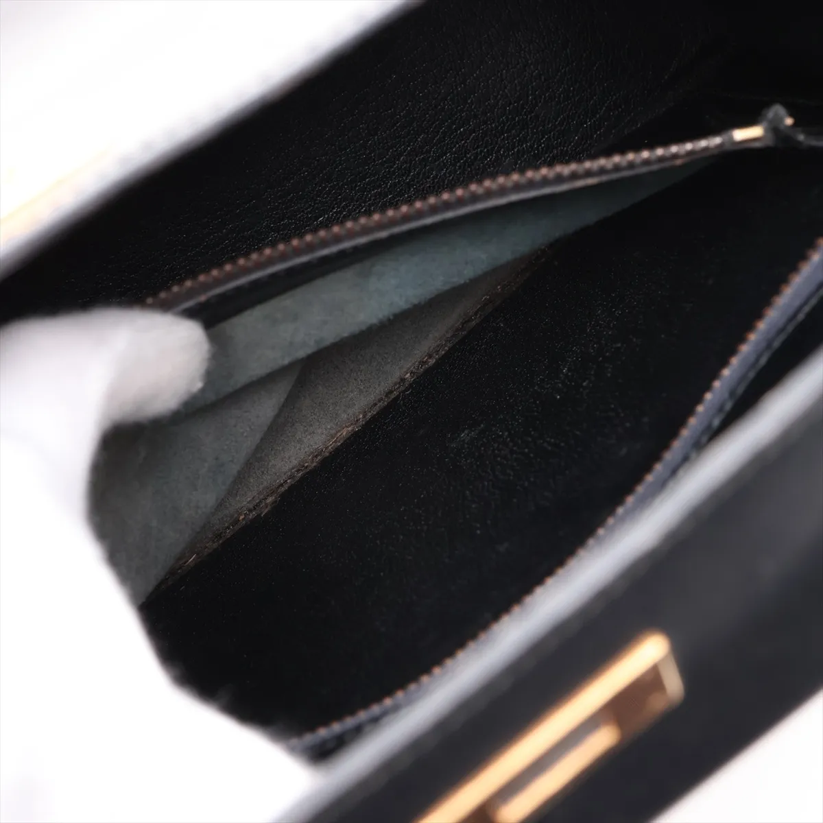 [Individually packaged] Hermes Kelly 28 Sellier Box Calf Black Gold Hardware Q: 1987 Clochette strap torn — view 8