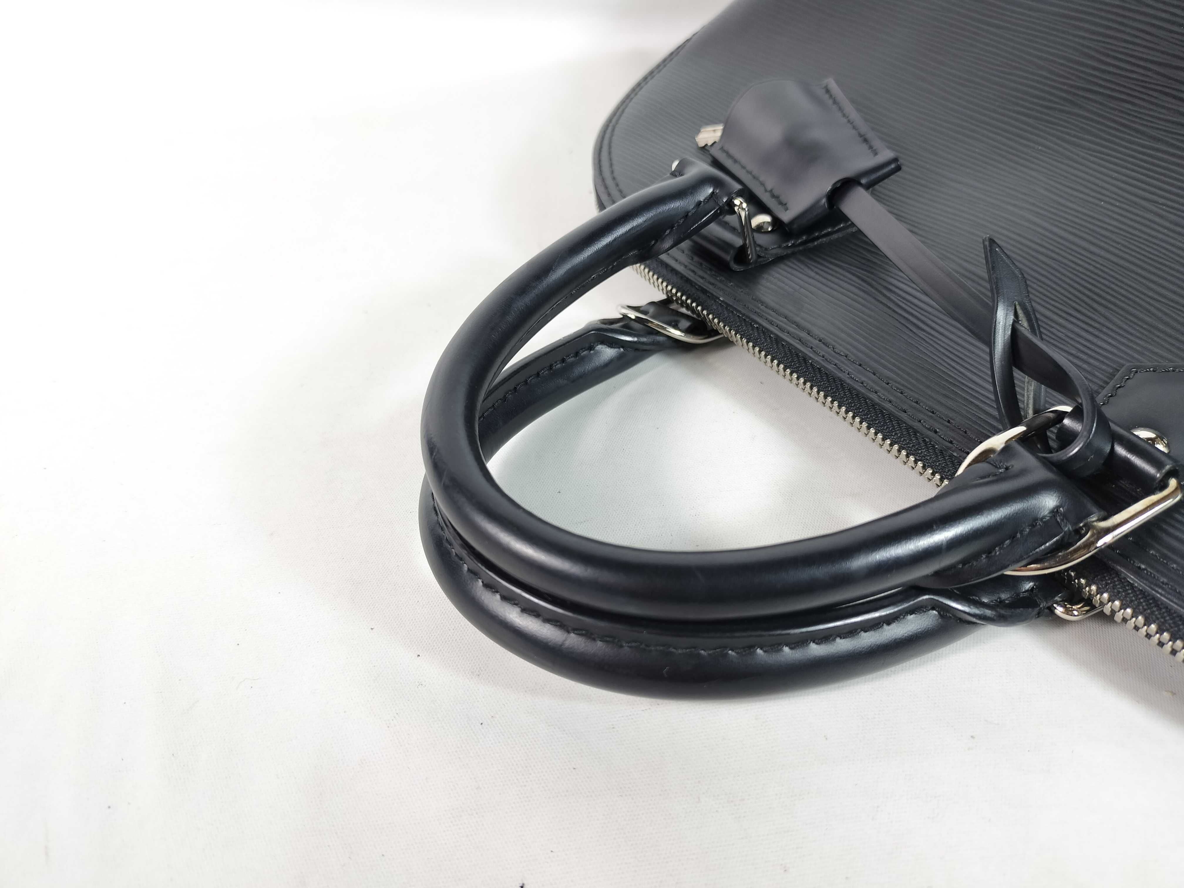 Epi Leather Alma M40302 Handbag — view 3