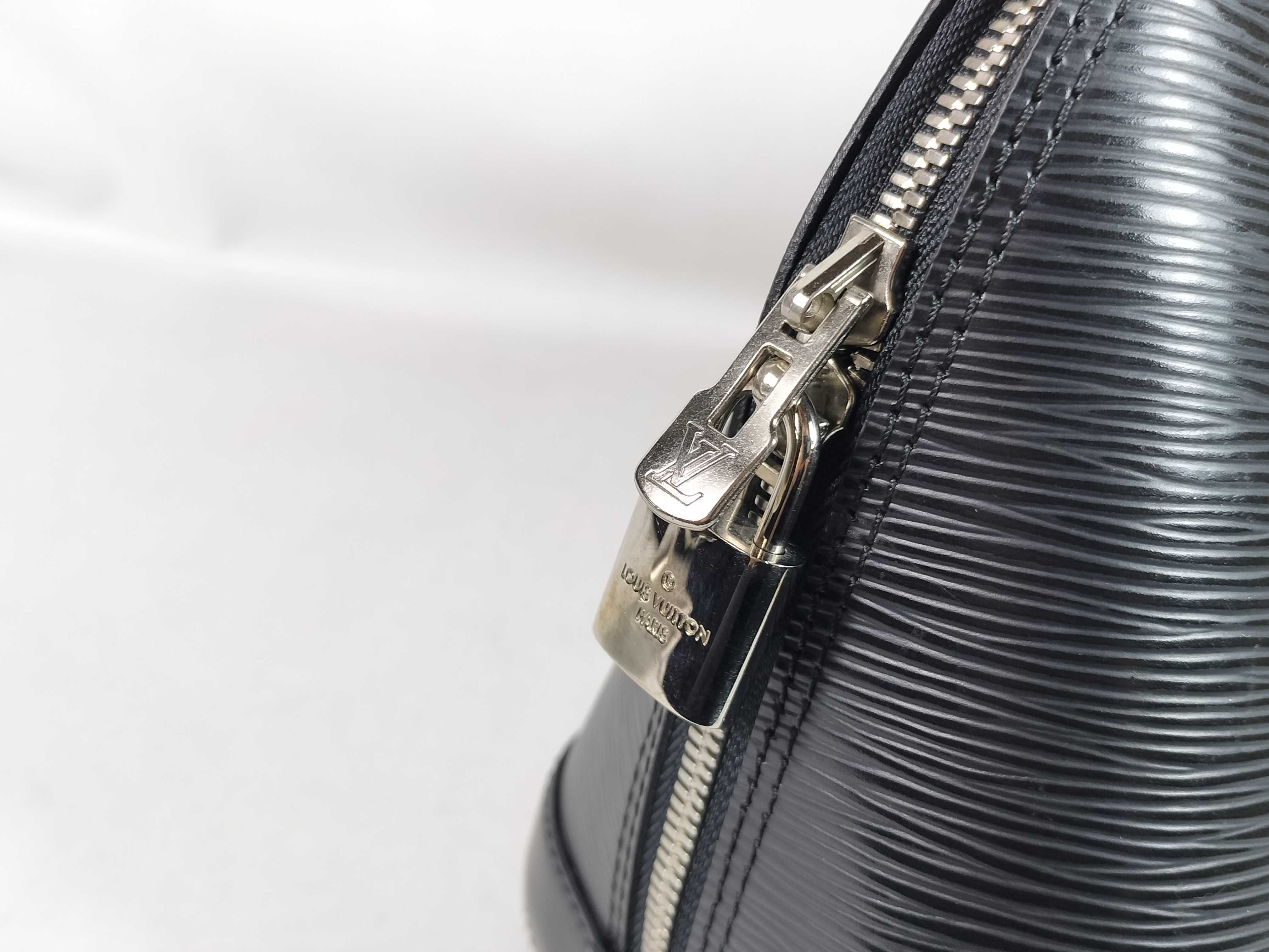 Epi Leather Alma M40302 Handbag — view 6