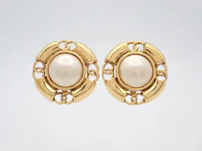 earrings, 94P
