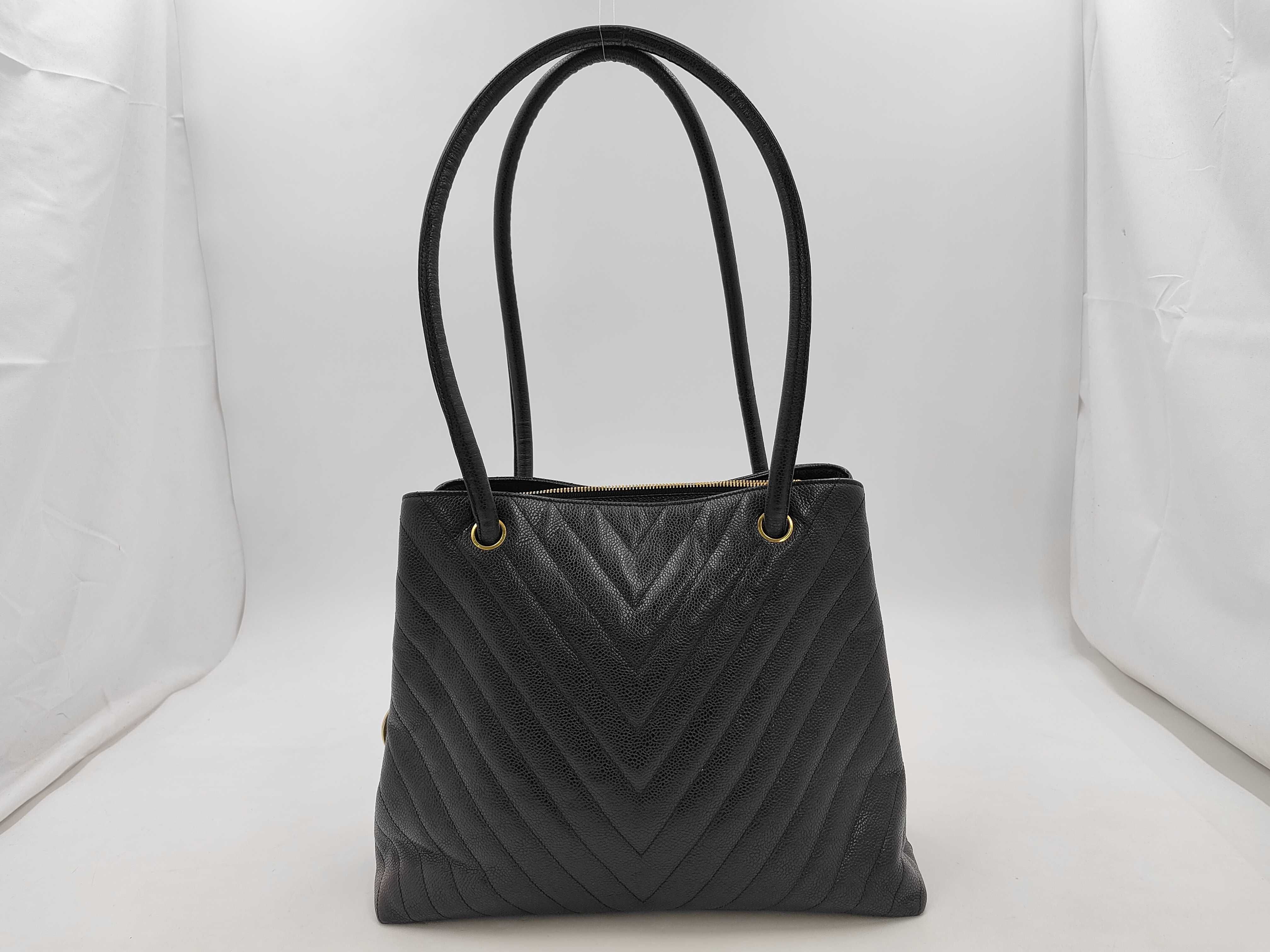 V-stitch caviar leather tote bag, green with gold hardware, 1836160 (tote bag) — view 2