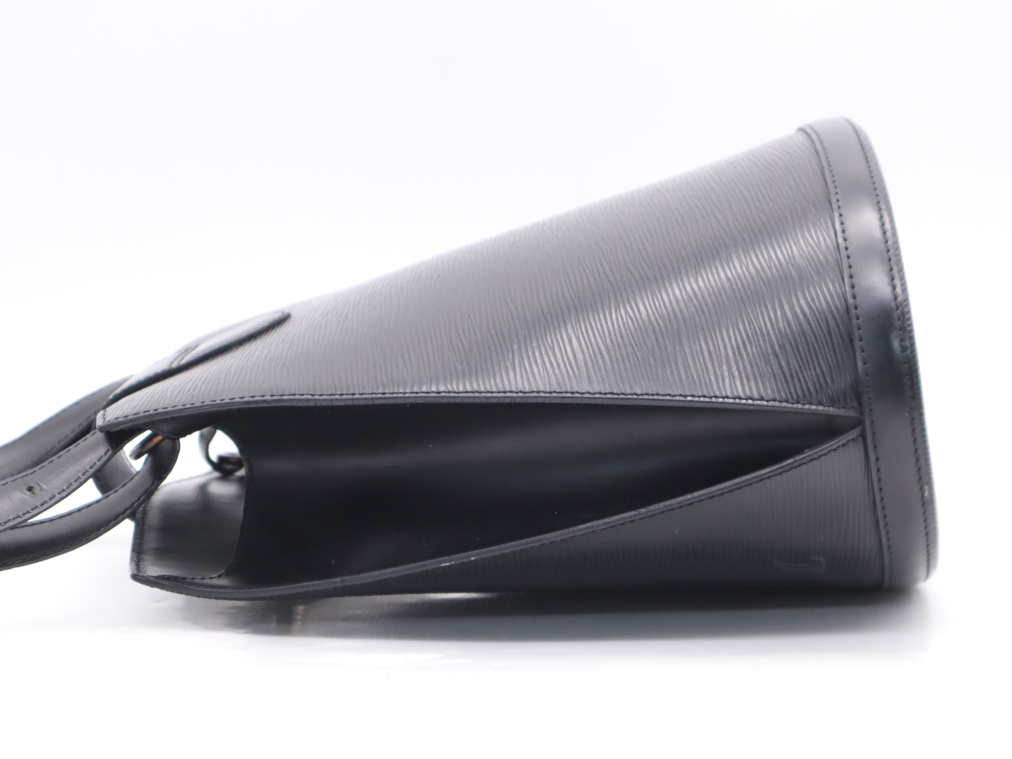 M52252 Epi Cluny Noir Shoulder Bag — view 3