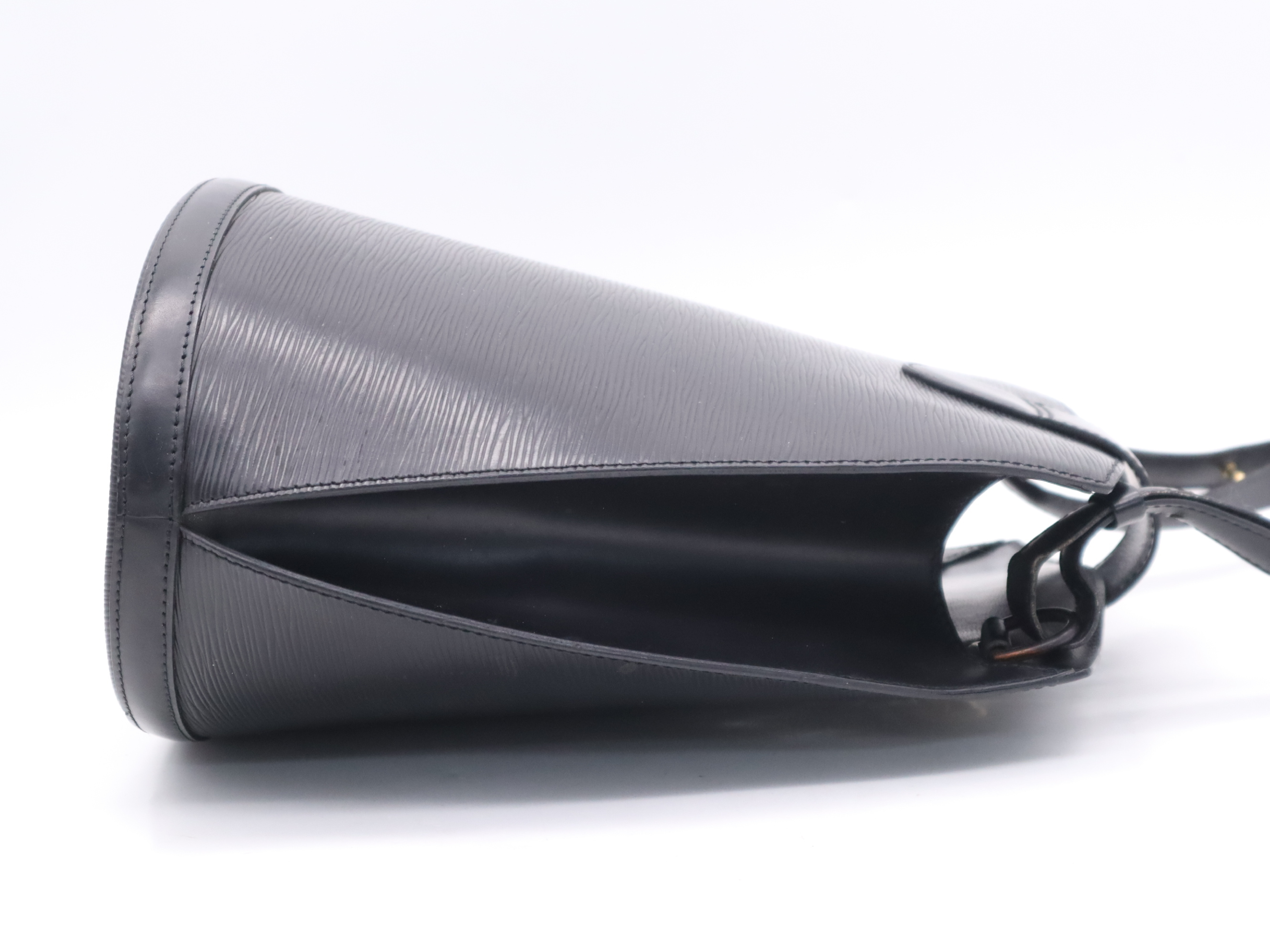 M52252 Epi Cluny Noir Shoulder Bag — view 5