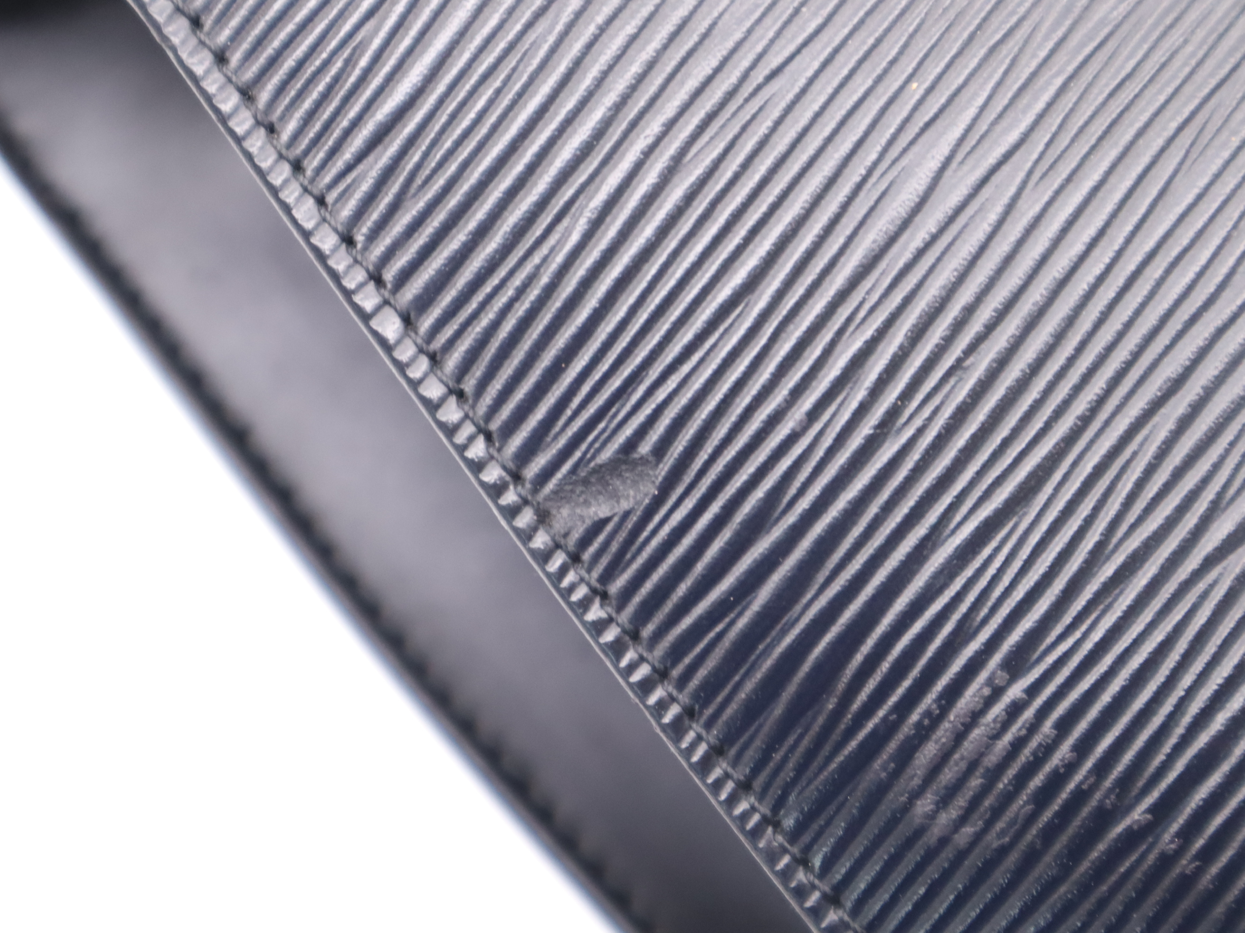 M52252 Epi Cluny Noir Shoulder Bag — view 9