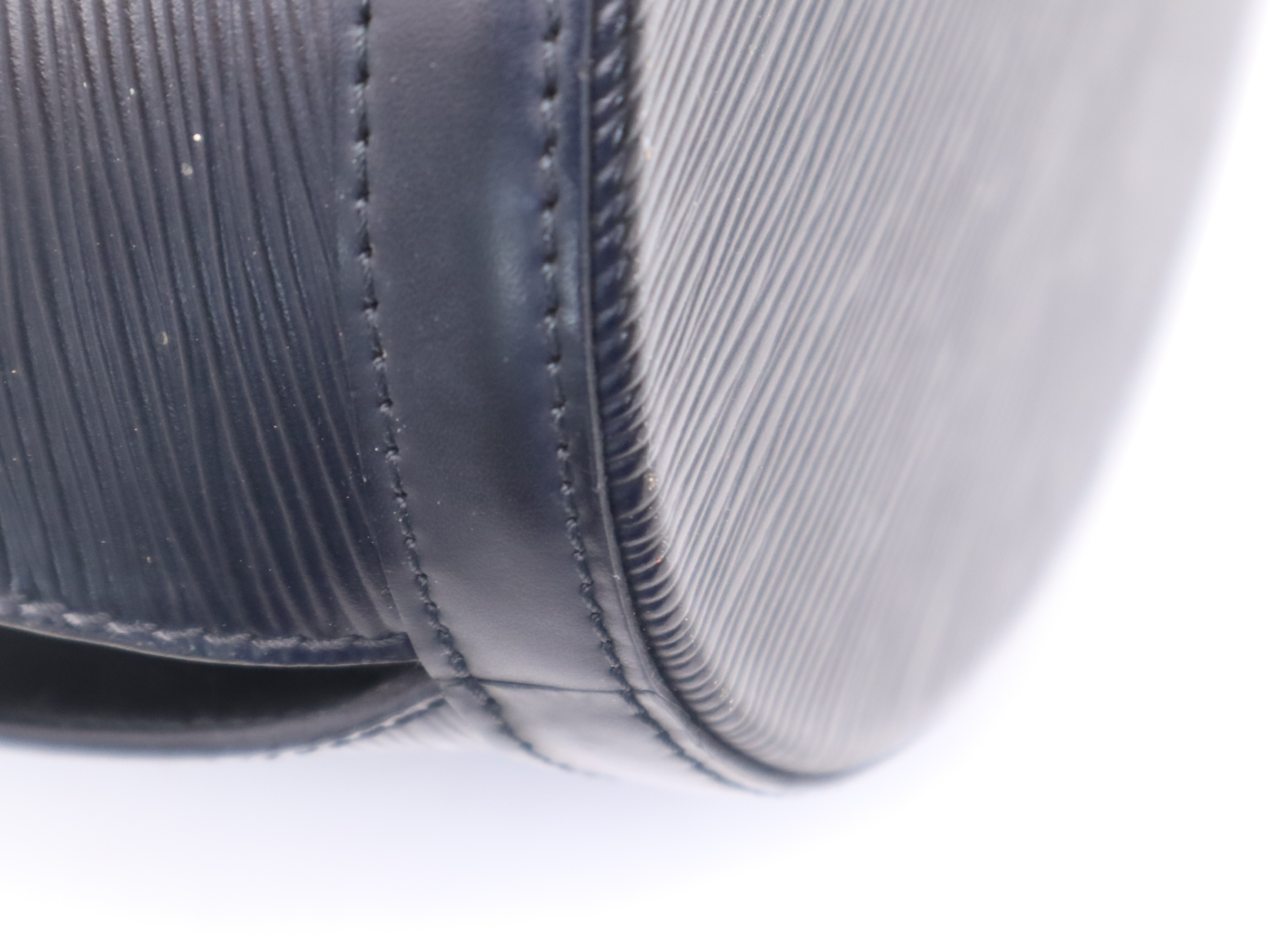 M52252 Epi Cluny Noir Shoulder Bag — view 10