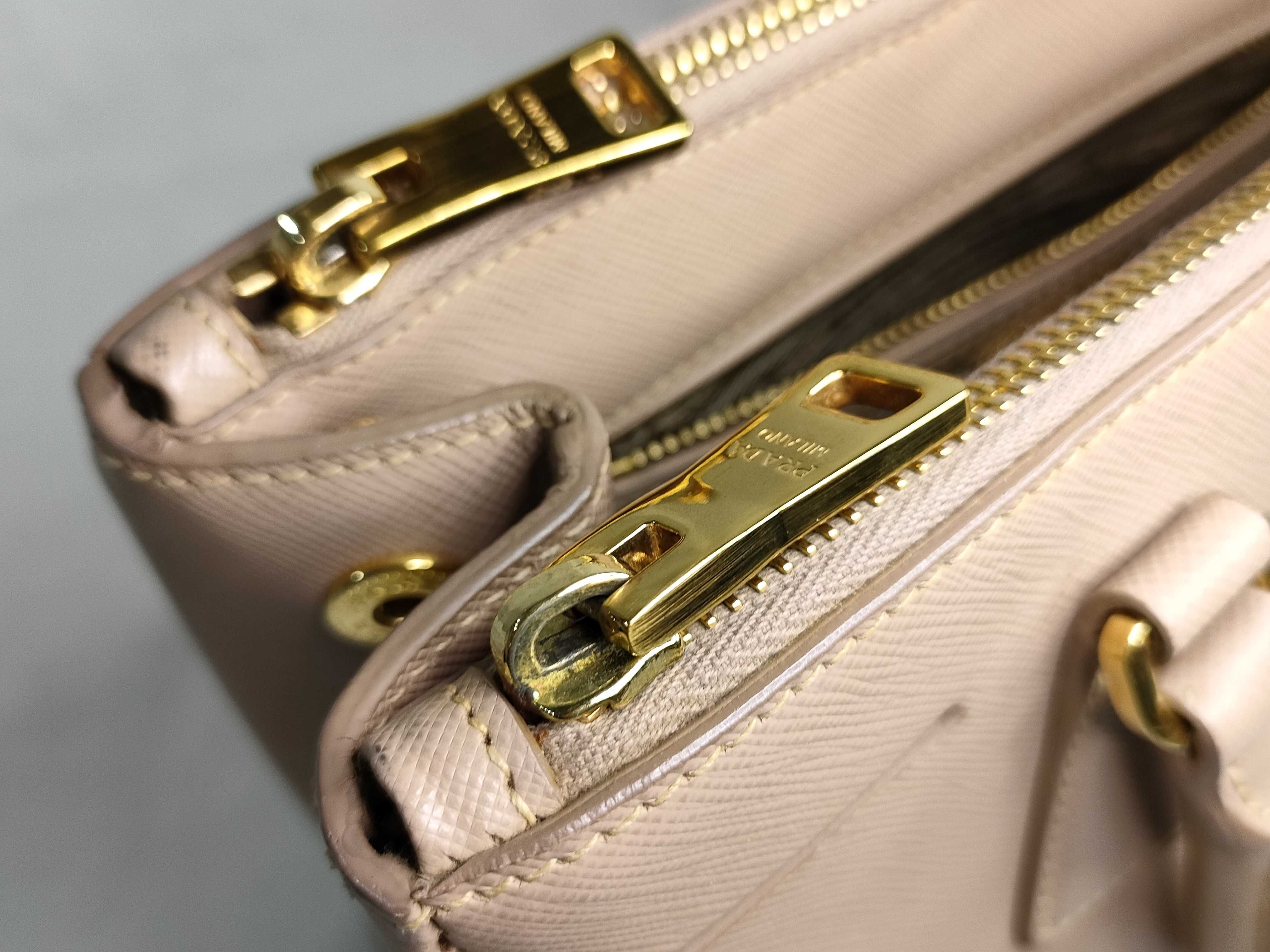 ID- Saffiano Lux Galeria cowskin 2-way handbag Beige 1BA863 open papers handbag — view 14
