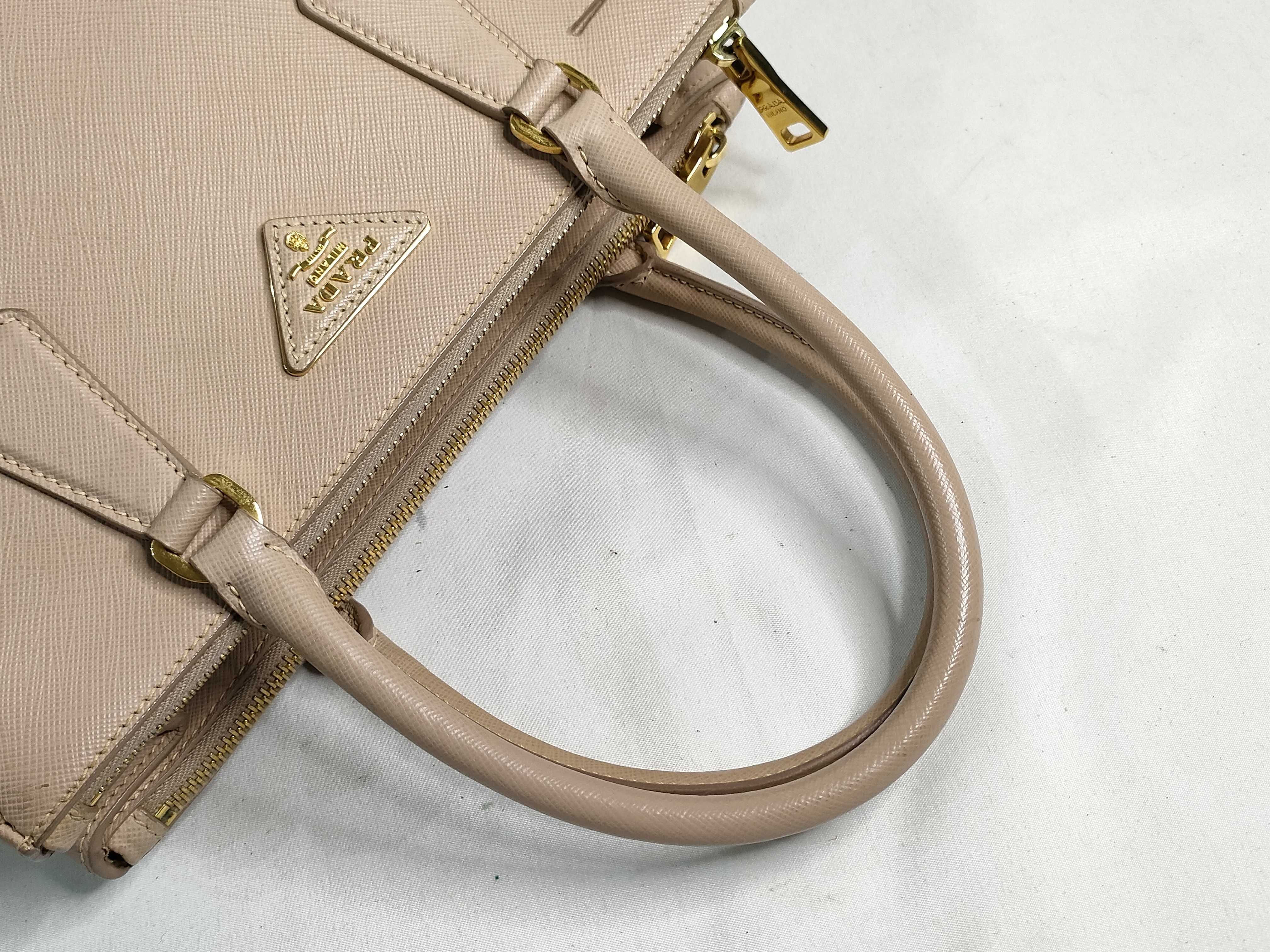ID- Saffiano Lux Galeria cowskin 2-way handbag Beige 1BA863 open papers handbag — view 3