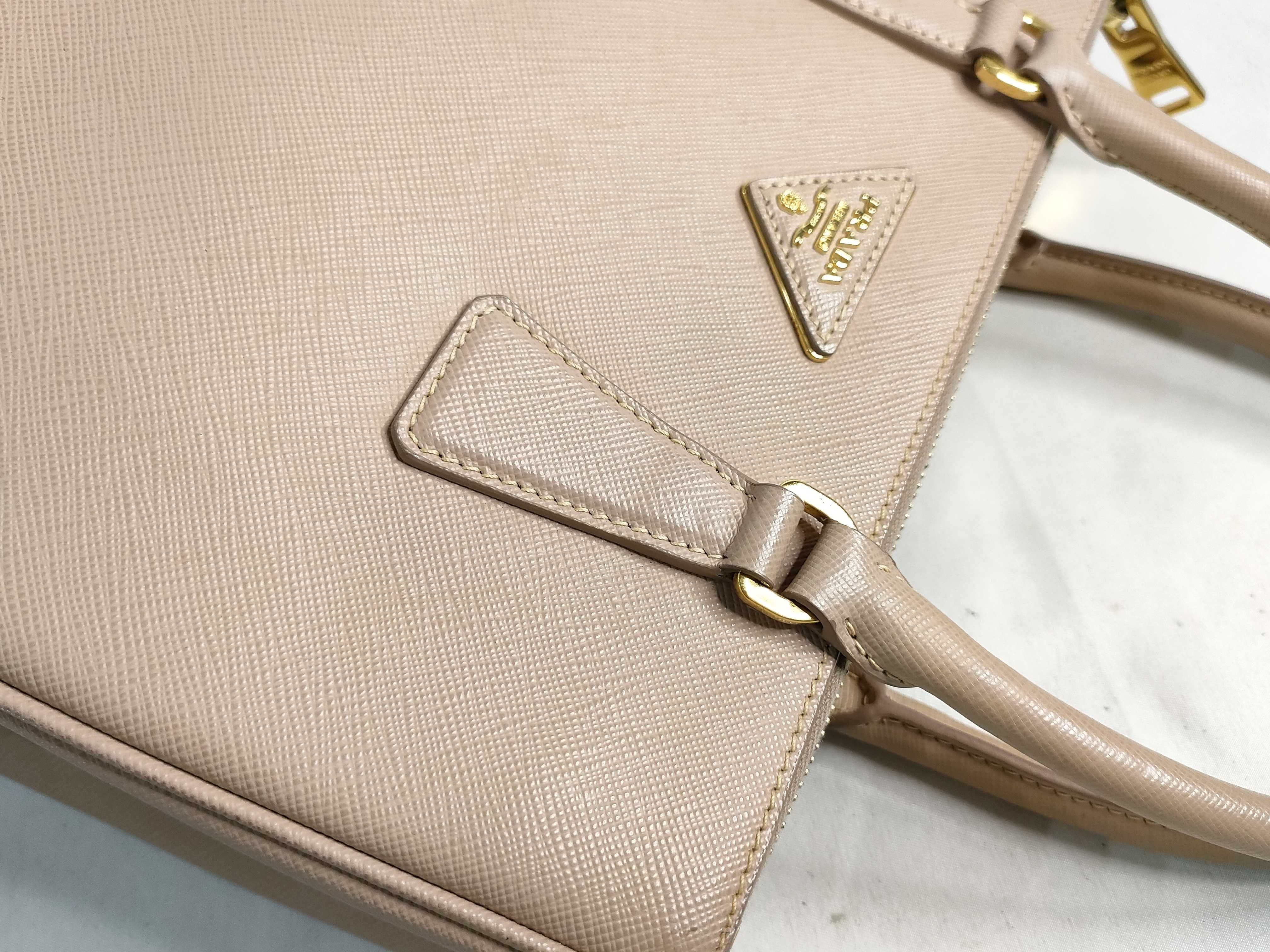 ID- Saffiano Lux Galeria cowskin 2-way handbag Beige 1BA863 open papers handbag — view 5