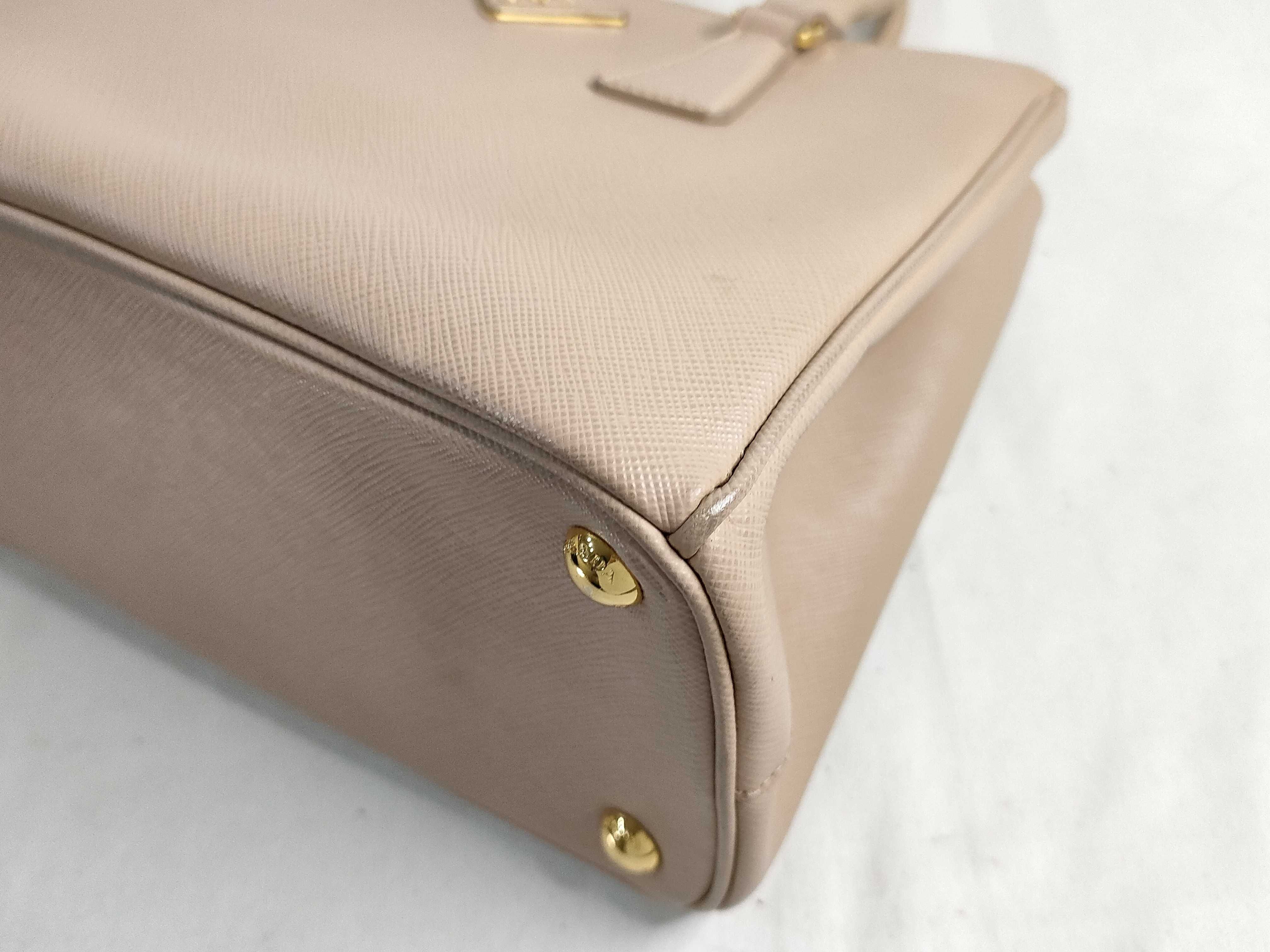 ID- Saffiano Lux Galeria cowskin 2-way handbag Beige 1BA863 open papers handbag — view 7