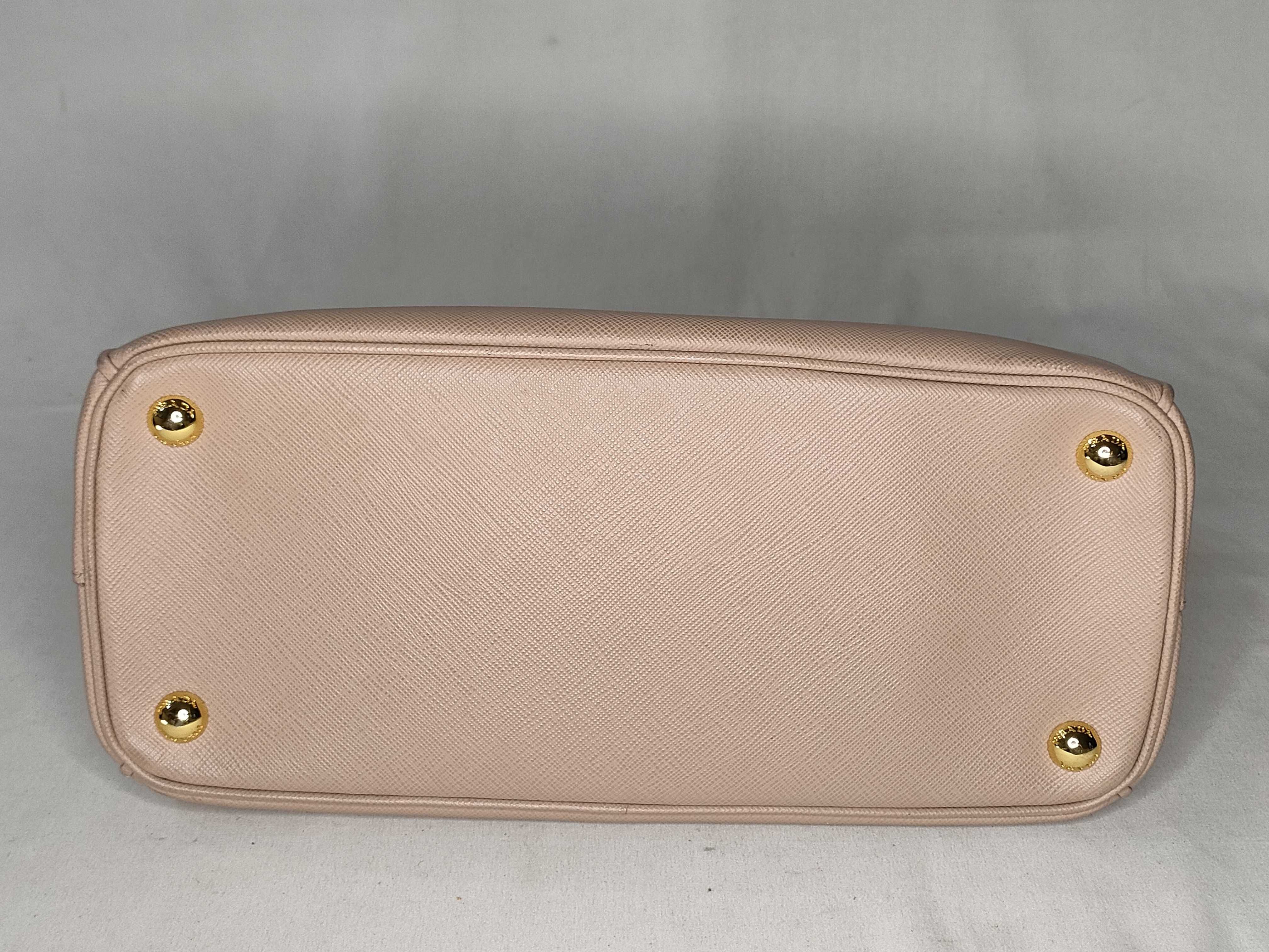 ID- Saffiano Lux Galeria cowskin 2-way handbag Beige 1BA863 open papers handbag — view 8