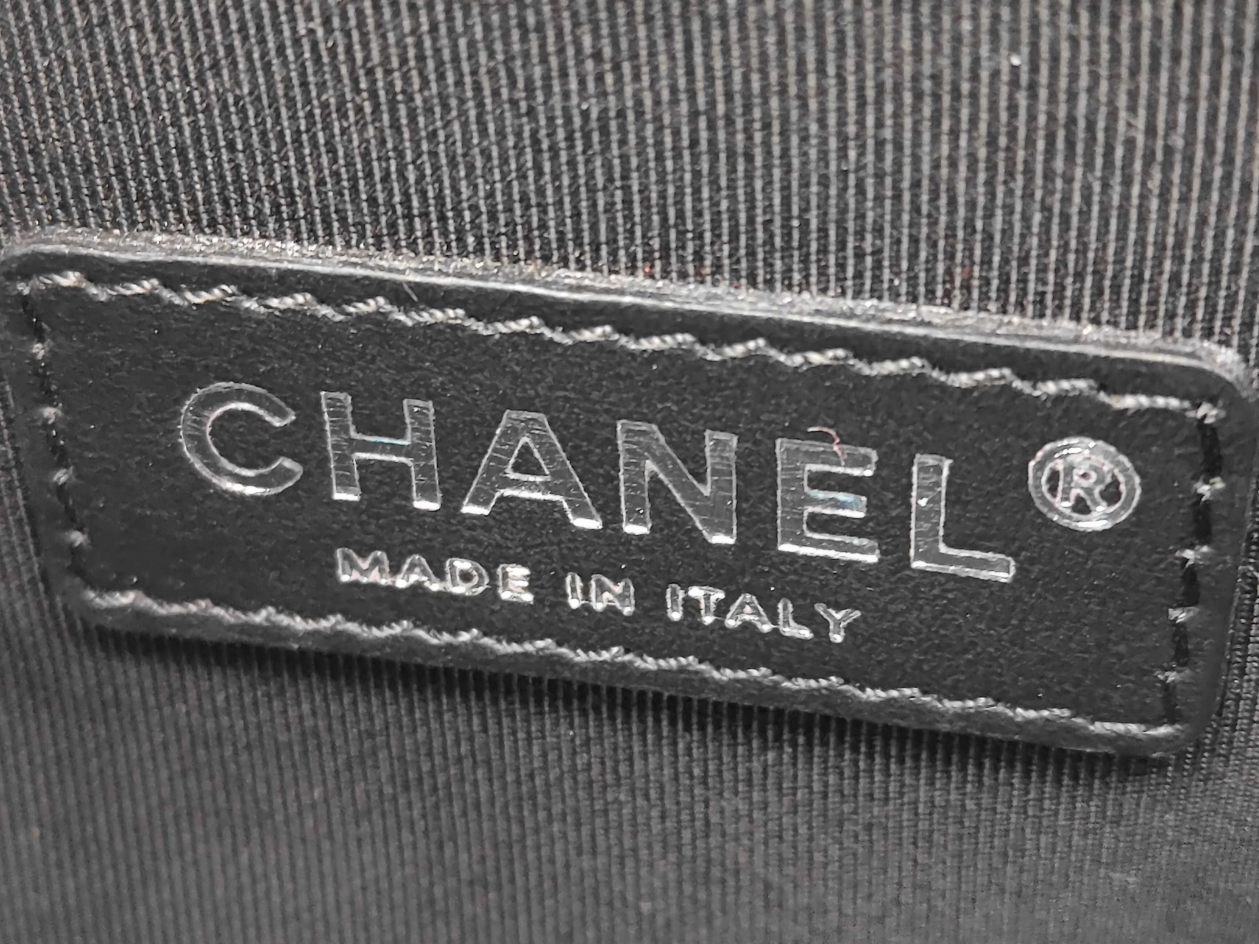 shoulder bag, grained calfskin, black, Boy Chanel, serial number 26 series. — view 11