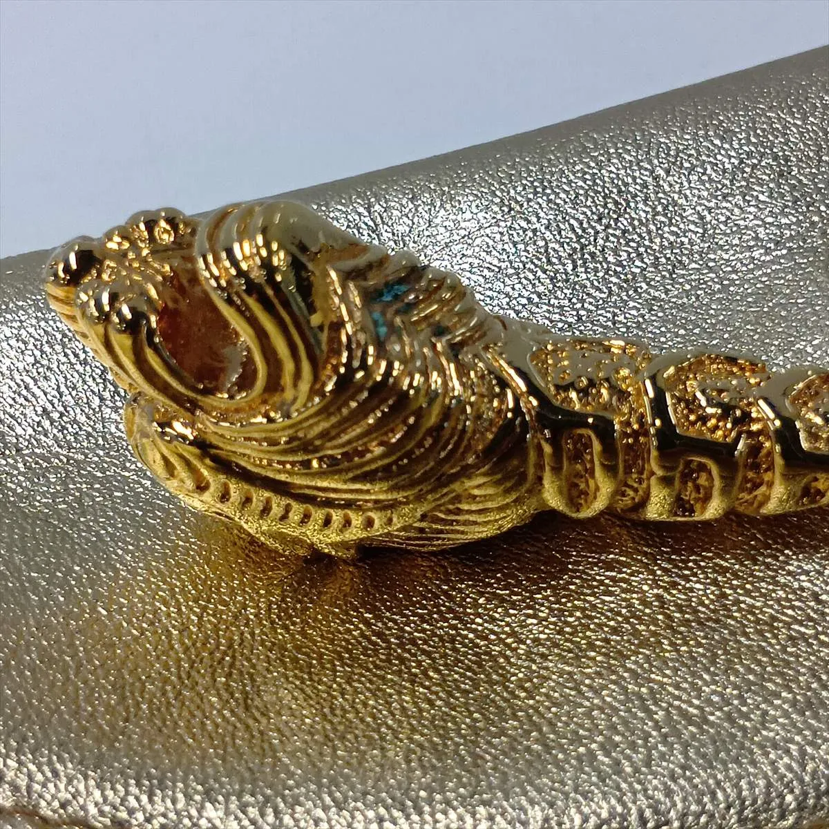 Old Gucci Tiger Head Leather Chain Shoulder Bag Gold — view 9