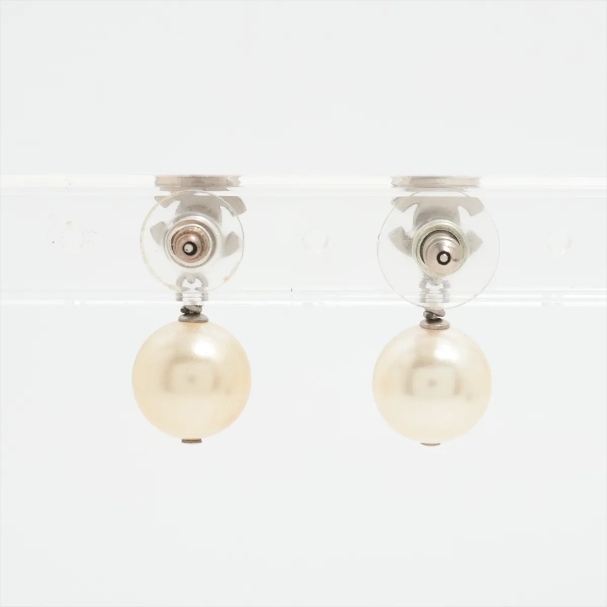 Coco Mark B22V Earrings (Pair) GP x Rhinestone x Faux Pearl Silver. — view 2