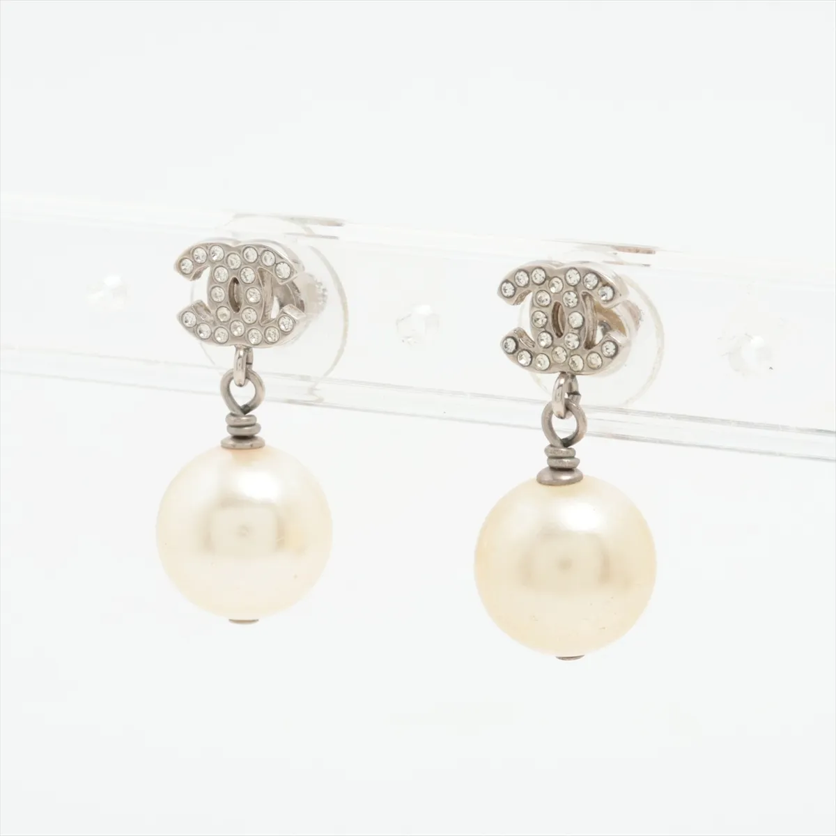 Coco Mark B22V Earrings (Pair) GP x Rhinestone x Faux Pearl Silver. — view 3