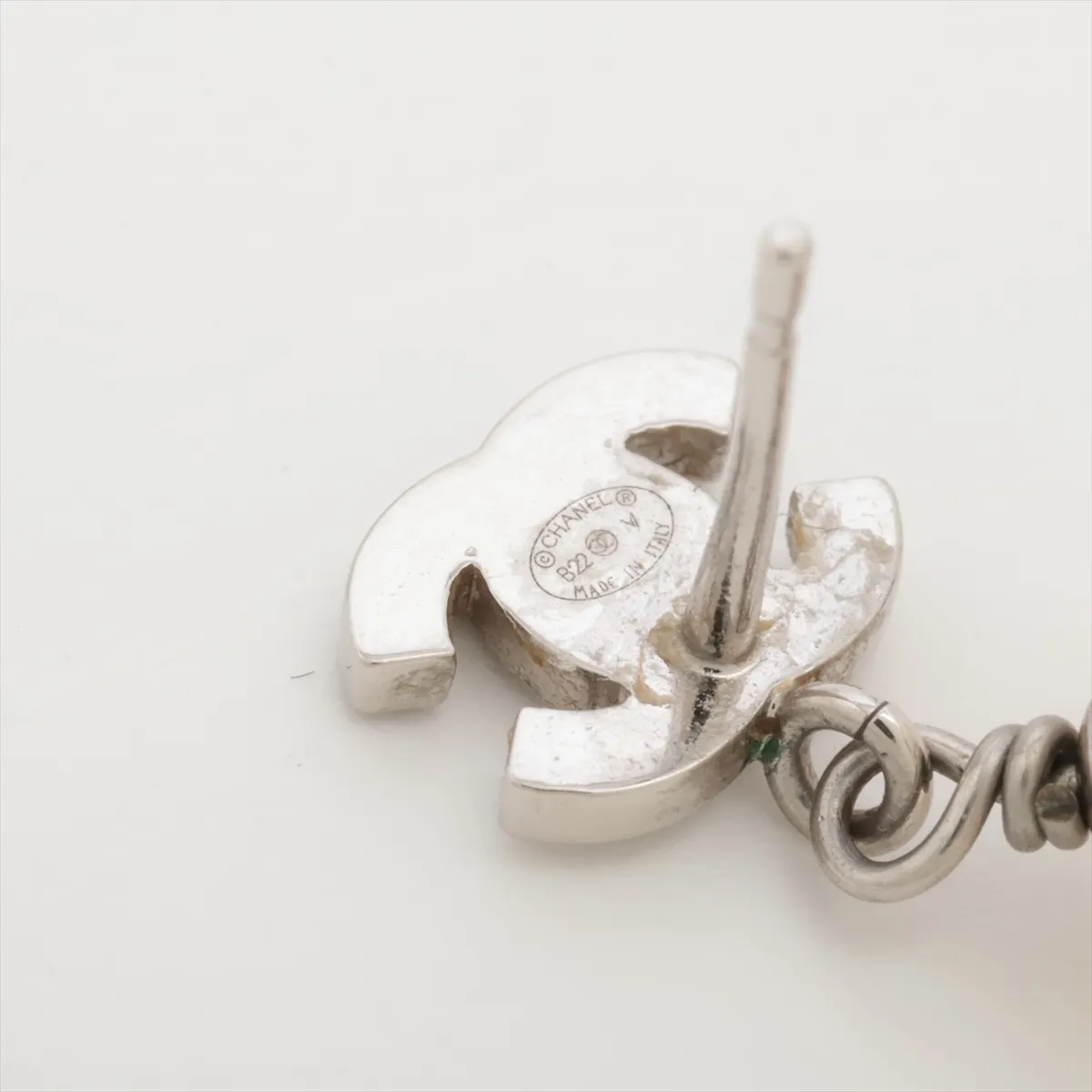 Coco Mark B22V Earrings (Pair) GP x Rhinestone x Faux Pearl Silver. — view 5