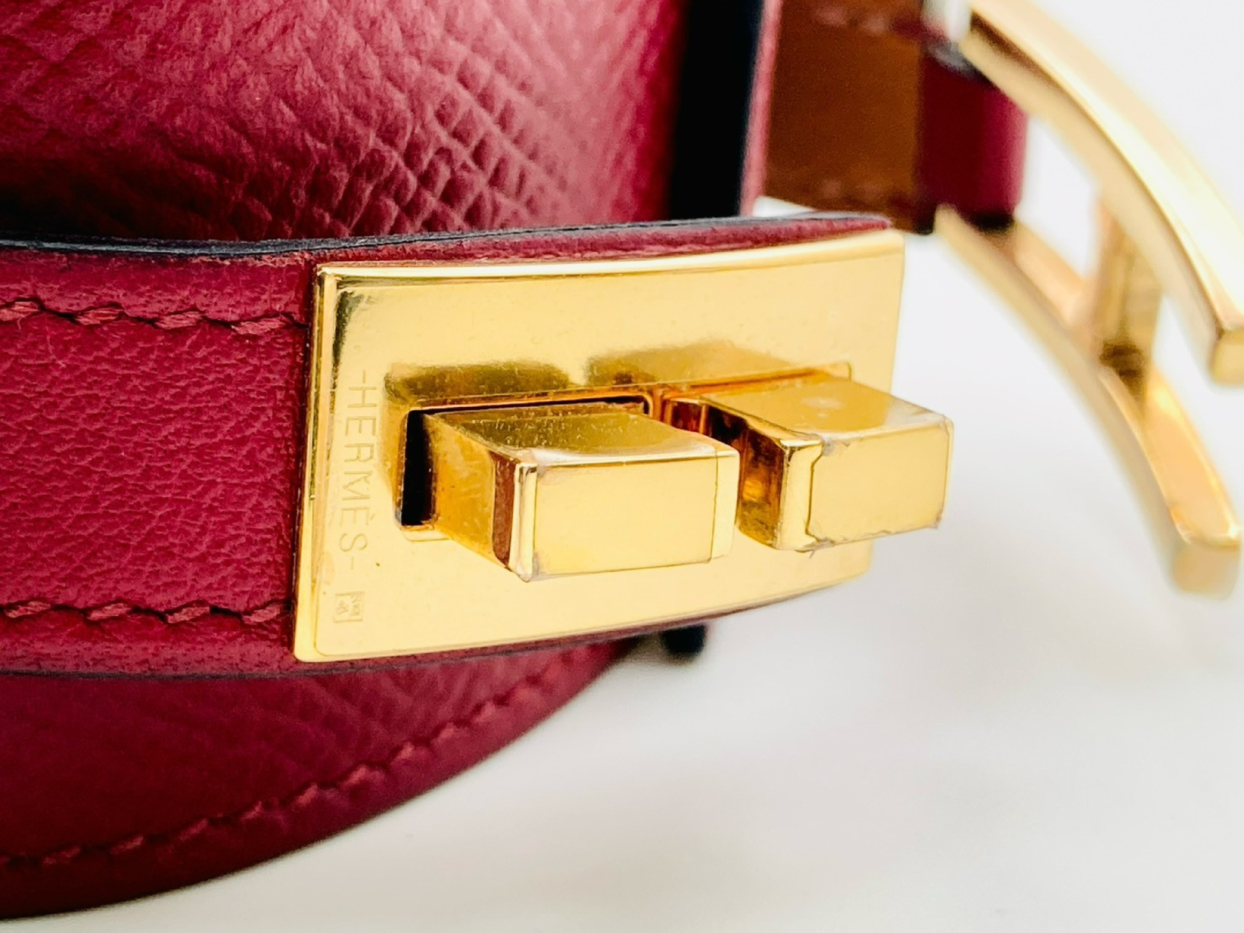 Drag Manchette Wide Leather Bracelet, A Stamp, T2, Veau Epsom Leather, Red x Gold, Bracelet/Bangle — view 4