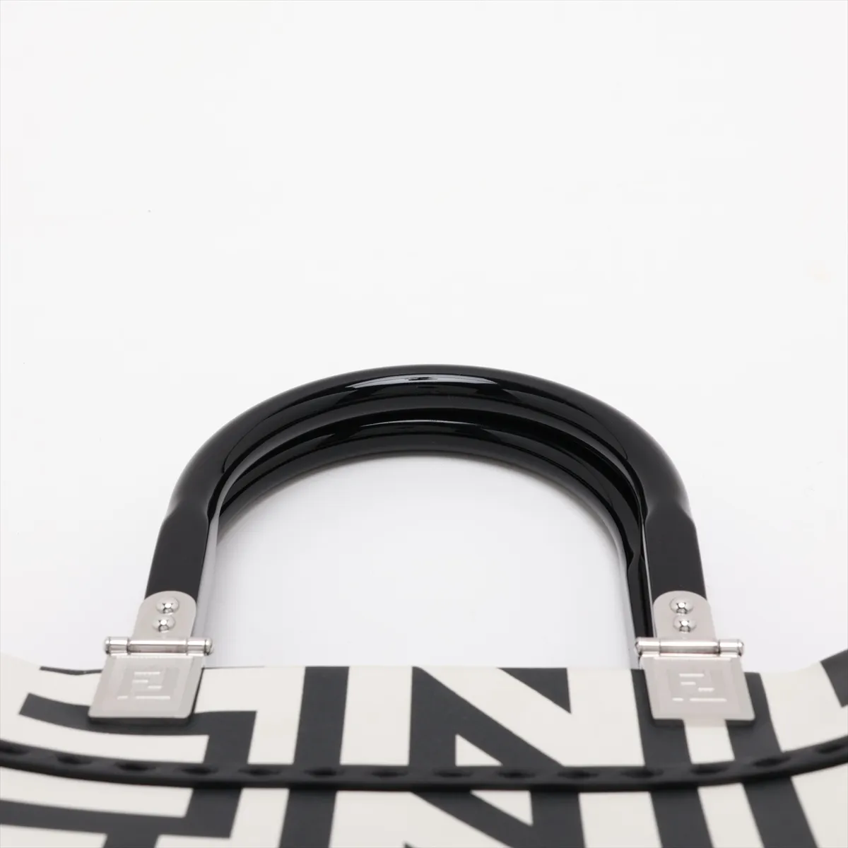 x Marc Jacobs Sunshine 8BH386 Leather 2-Way Handbag White x Black — view 6
